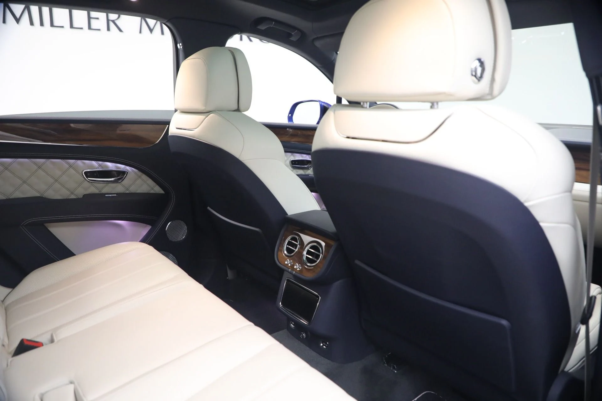 mph024_1211666793_Used_2022_Bentley_Bentayga_V8_1780928749_243e31696b