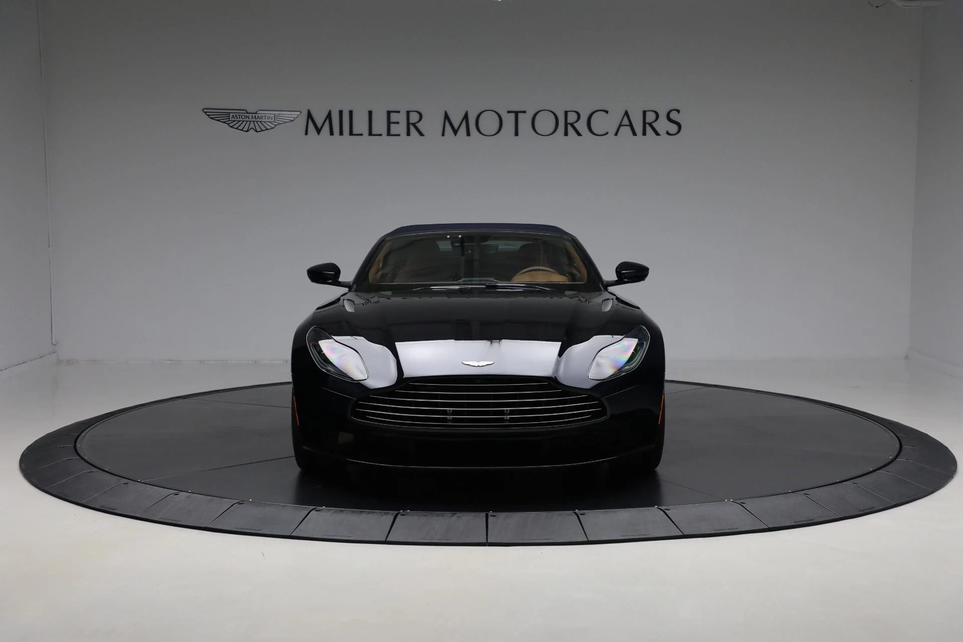mph024_1219626330_Used_2022_Aston_Martin_DB_11_Volante_be2a4612e8