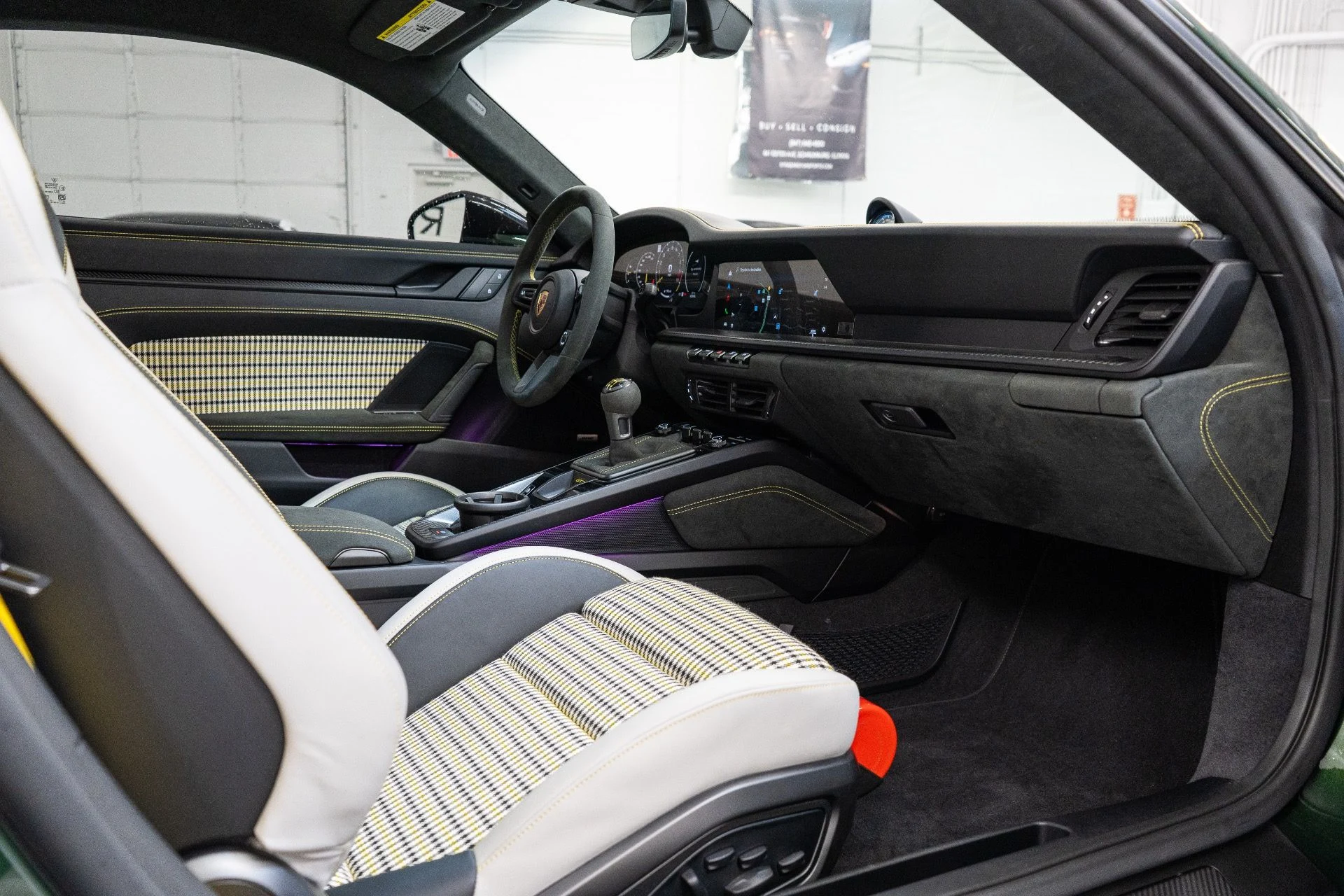 mph024_1222588458_Used_2026_Porsche_911_GT_3_1766611800_dad0831b2e