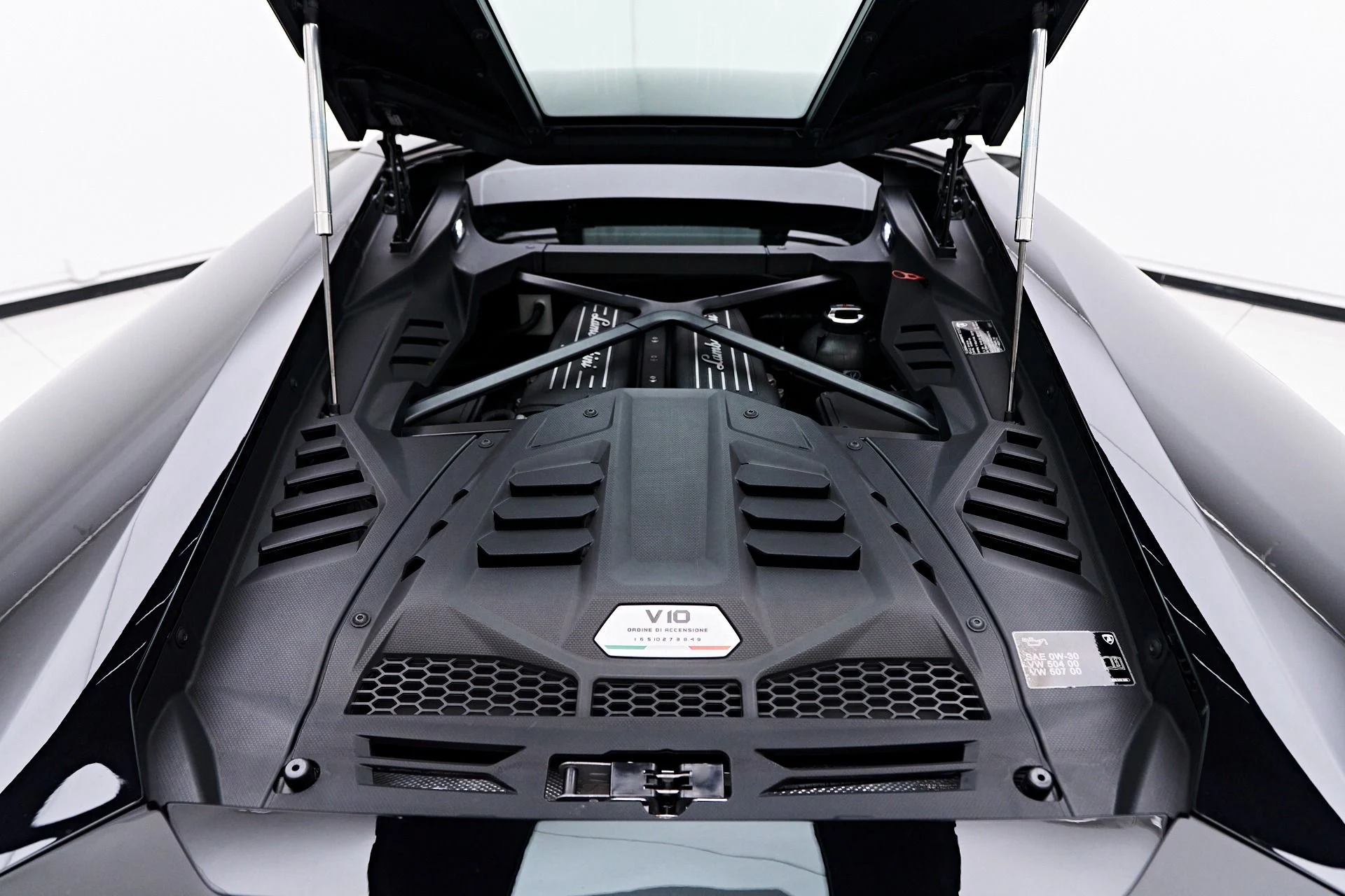 mph024_1224815500_Used_2022_Lamborghini_Huracan_EVO_Base_1752781637_f8390d96d6