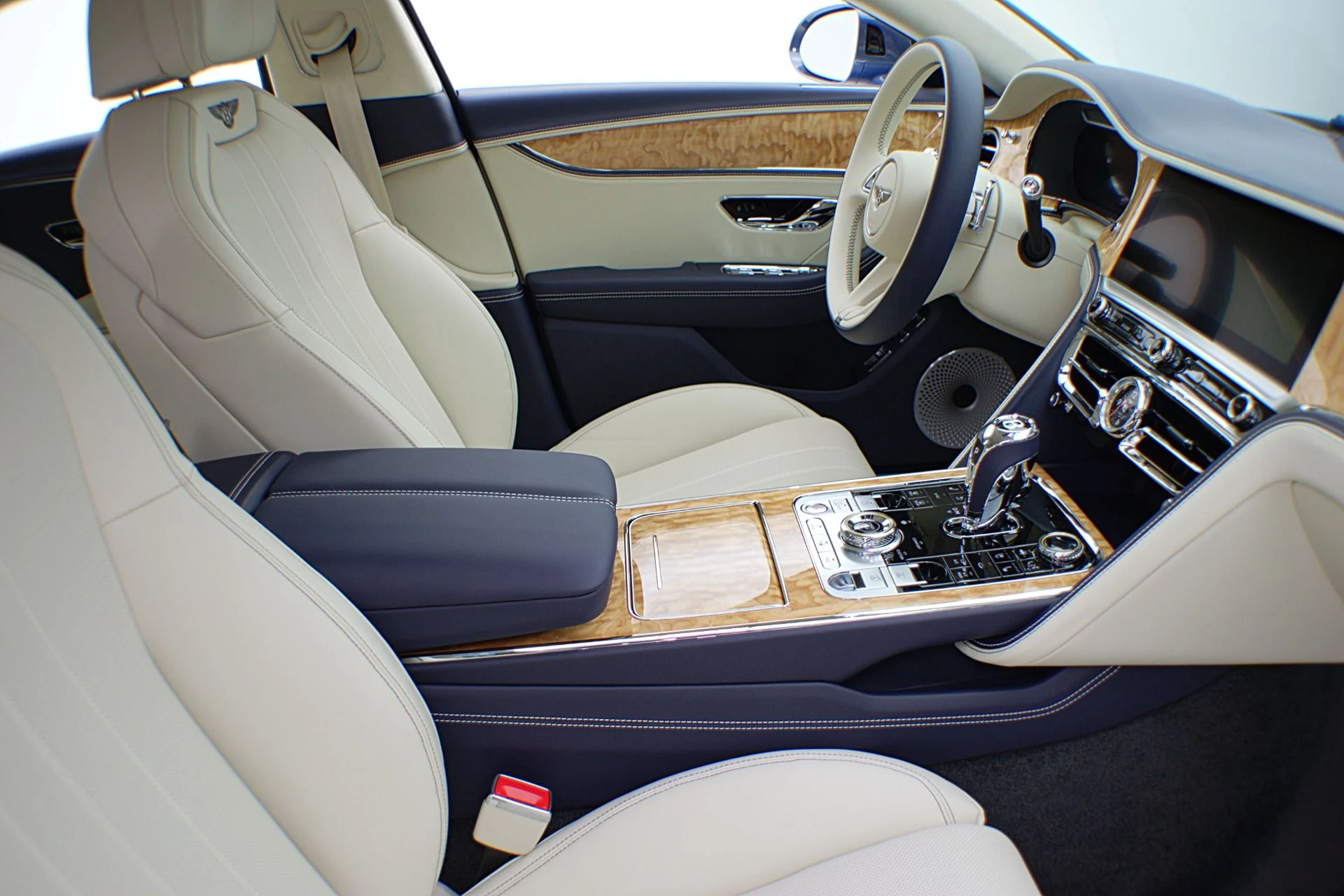mph024_1226725075_Used_2022_Bentley_Flying_Spur_Hybrid_36c7383a66