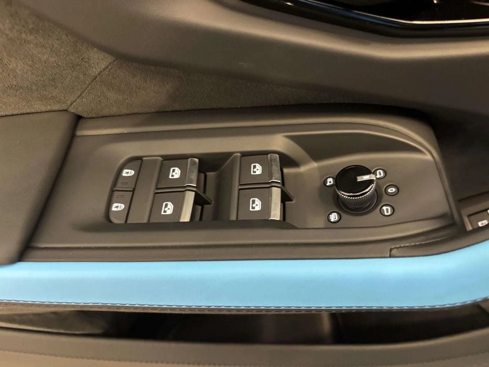 mph024_1230862613_e7199ca21bee8e26d0f26d2c1765d403x_e15f27d532