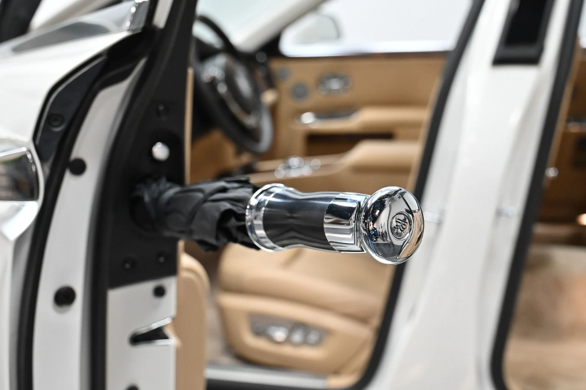 mph024_1234908053_Used_2017_Rolls_Royce_Ghost_1749695060_4e8364bceb