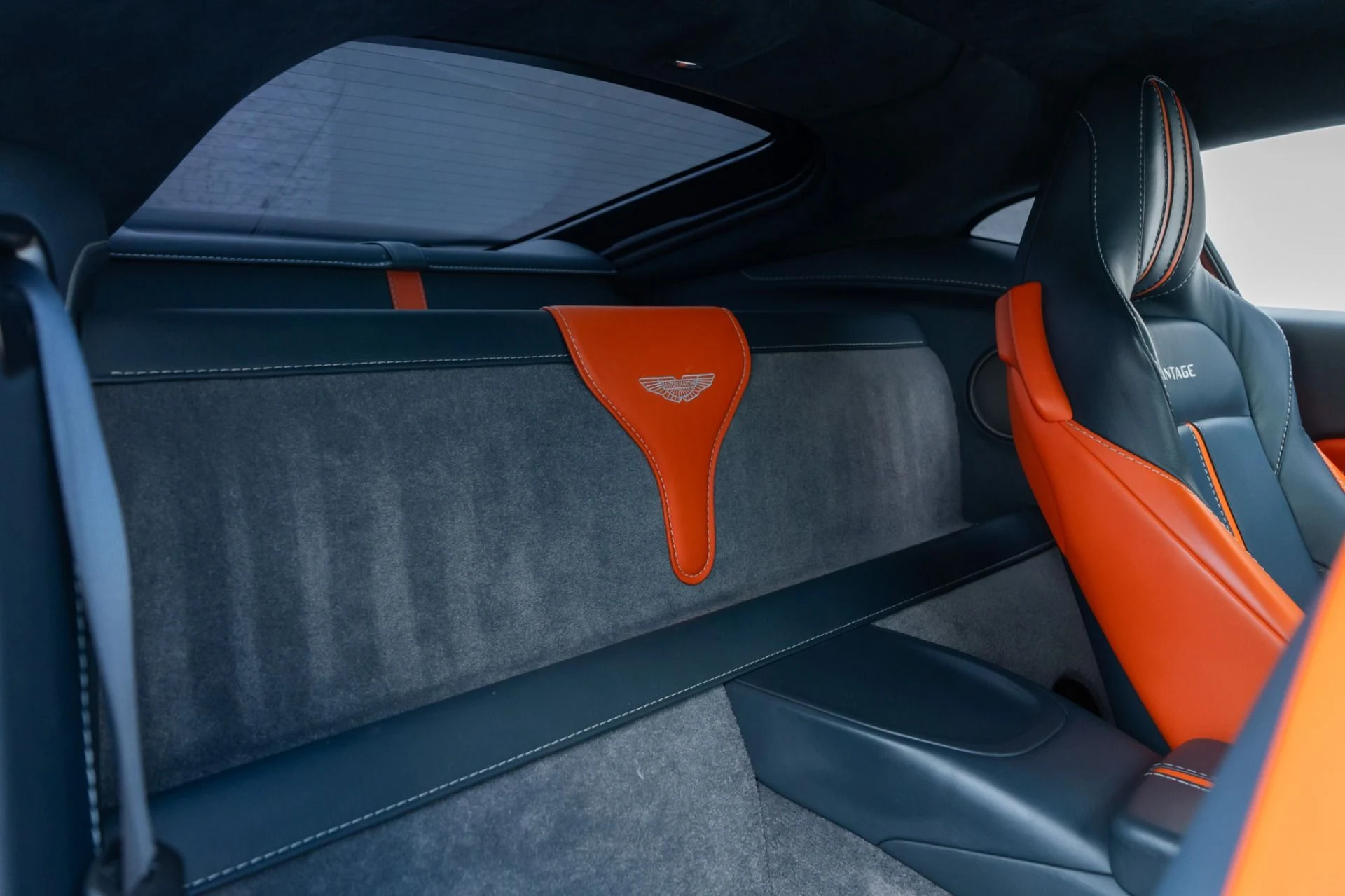 mph024_1246229640_Used_2019_Aston_Martin_Vantage_1777043829_bceecf450a