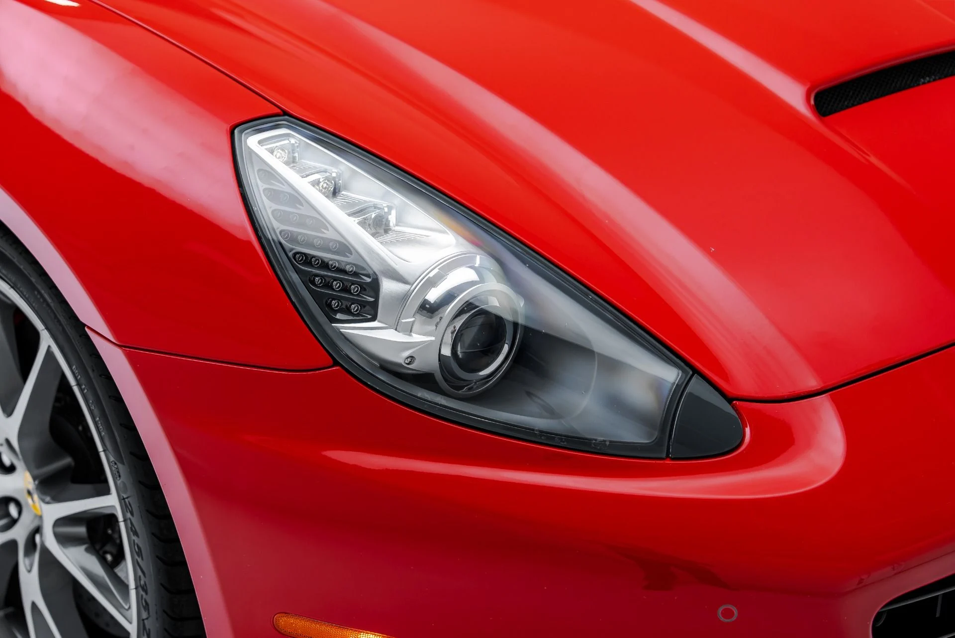 mph024_1250420924_Used_2011_Ferrari_California_1793140859_ab74703a5e