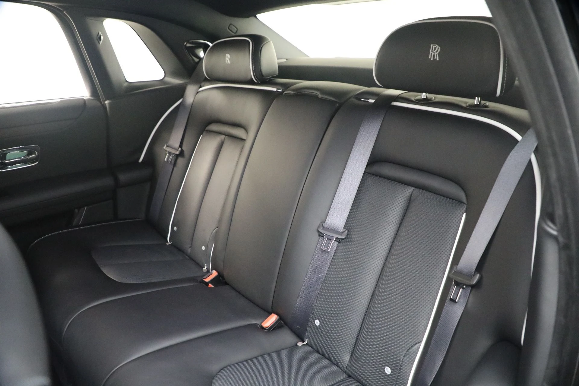 mph024_1250839233_New_2026_Rolls_Royce_Ghost_9b0bd6c517