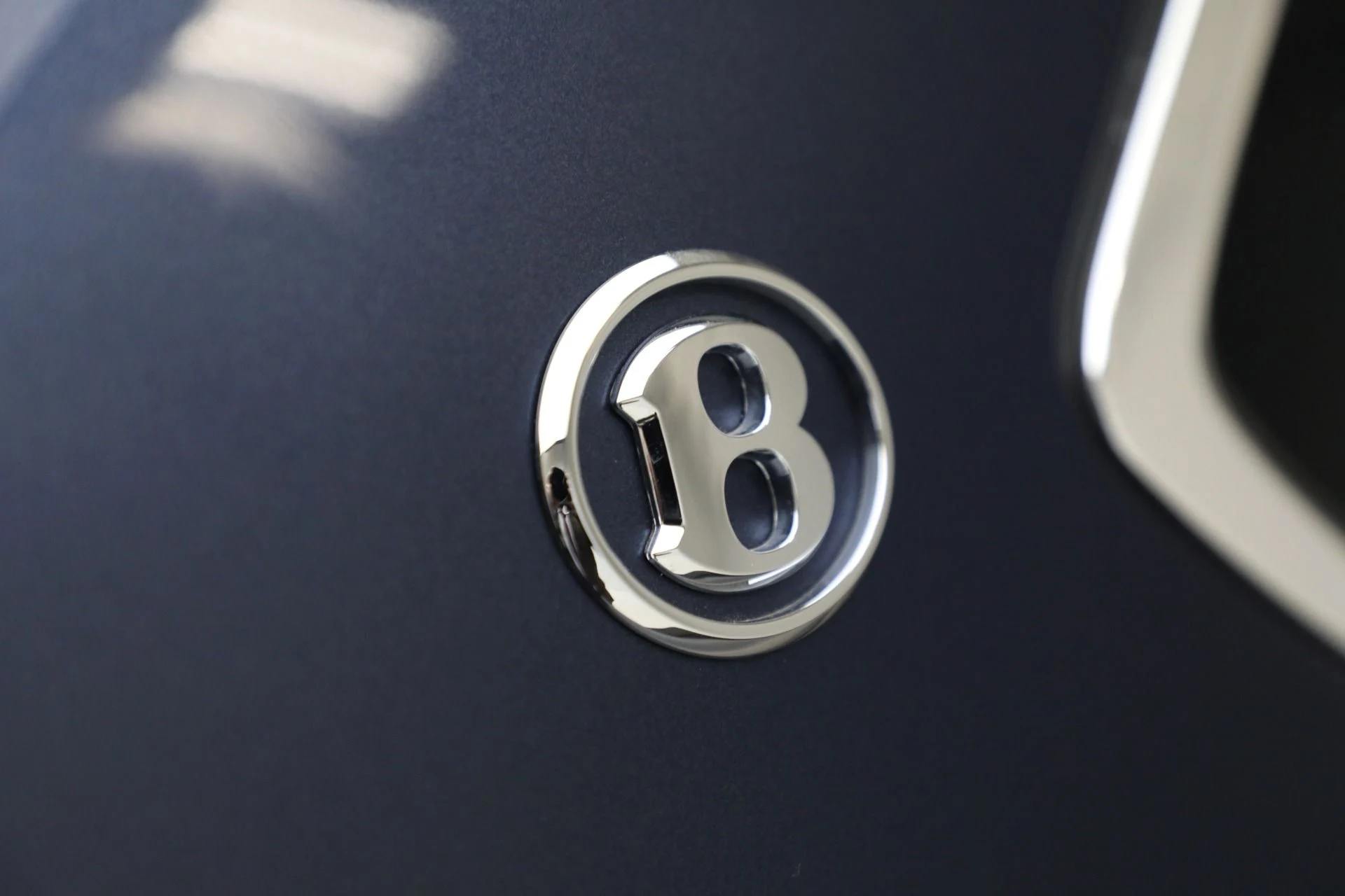 mph024_1258073665_New_2025_Bentley_Bentayga_EWB_Azure_V8_4190983c5f