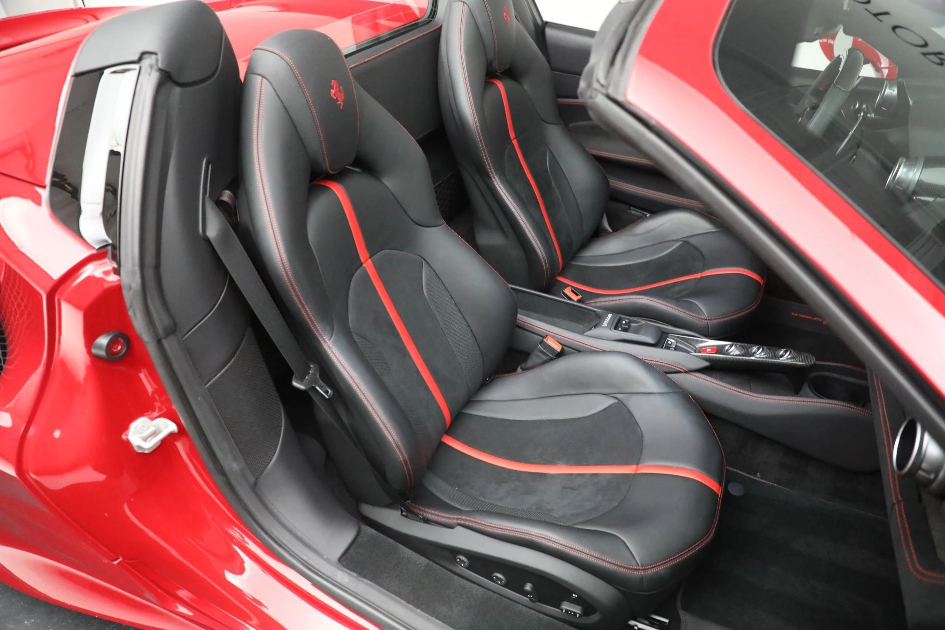 mph024_1261773610_Used_2021_Ferrari_F8_Spider_1073d6d18d