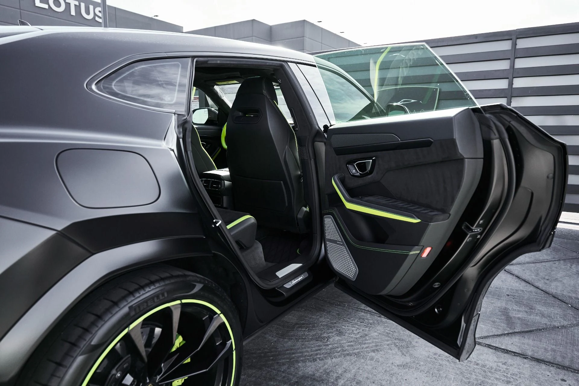 mph024_1267798522_Used_2022_Lamborghini_Urus_1774548585_f1a5688782