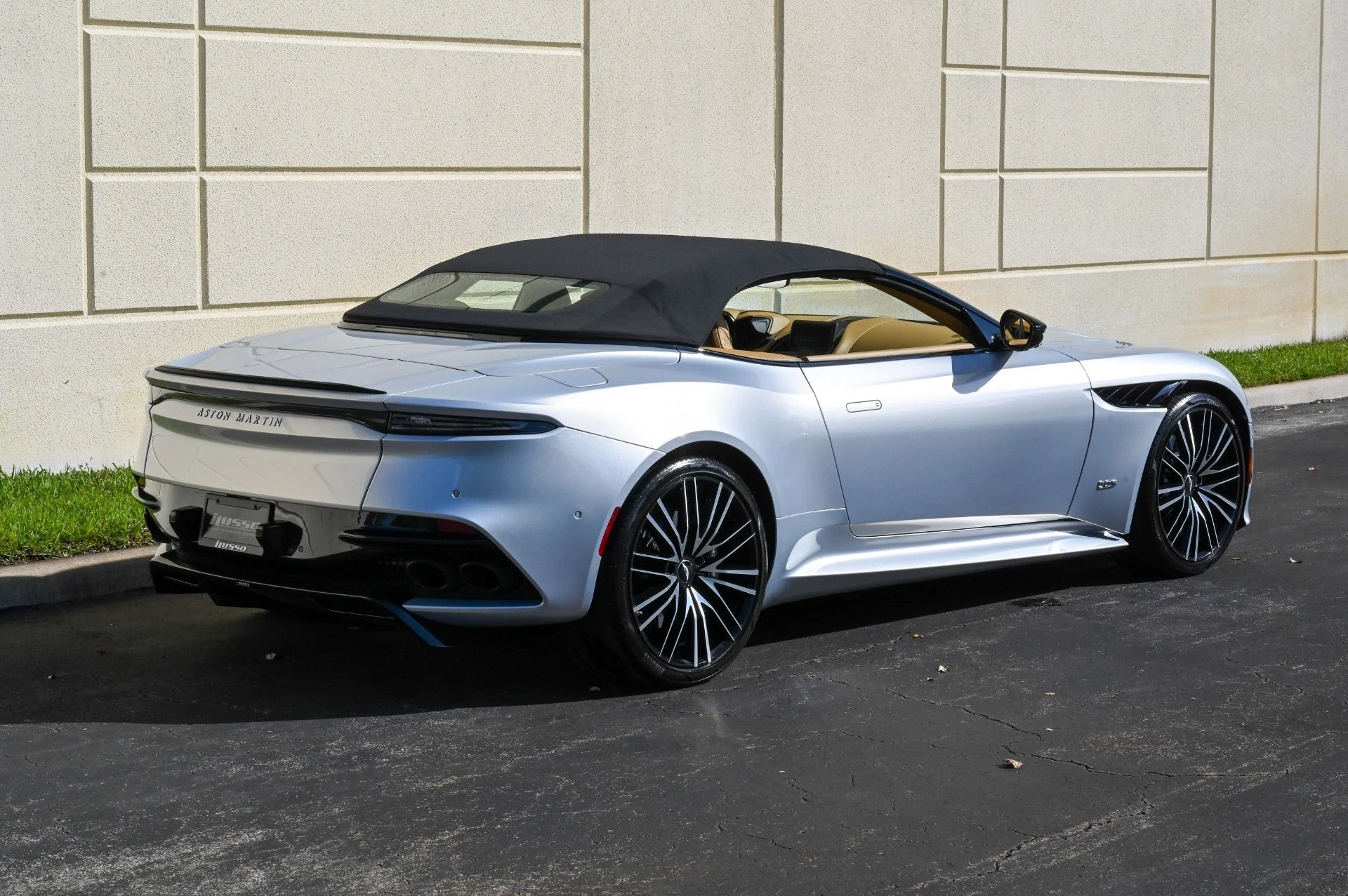 mph024_1270348404_Used_2020_Aston_Martin_DBS_Superleggera_1708981970_c88e87886f