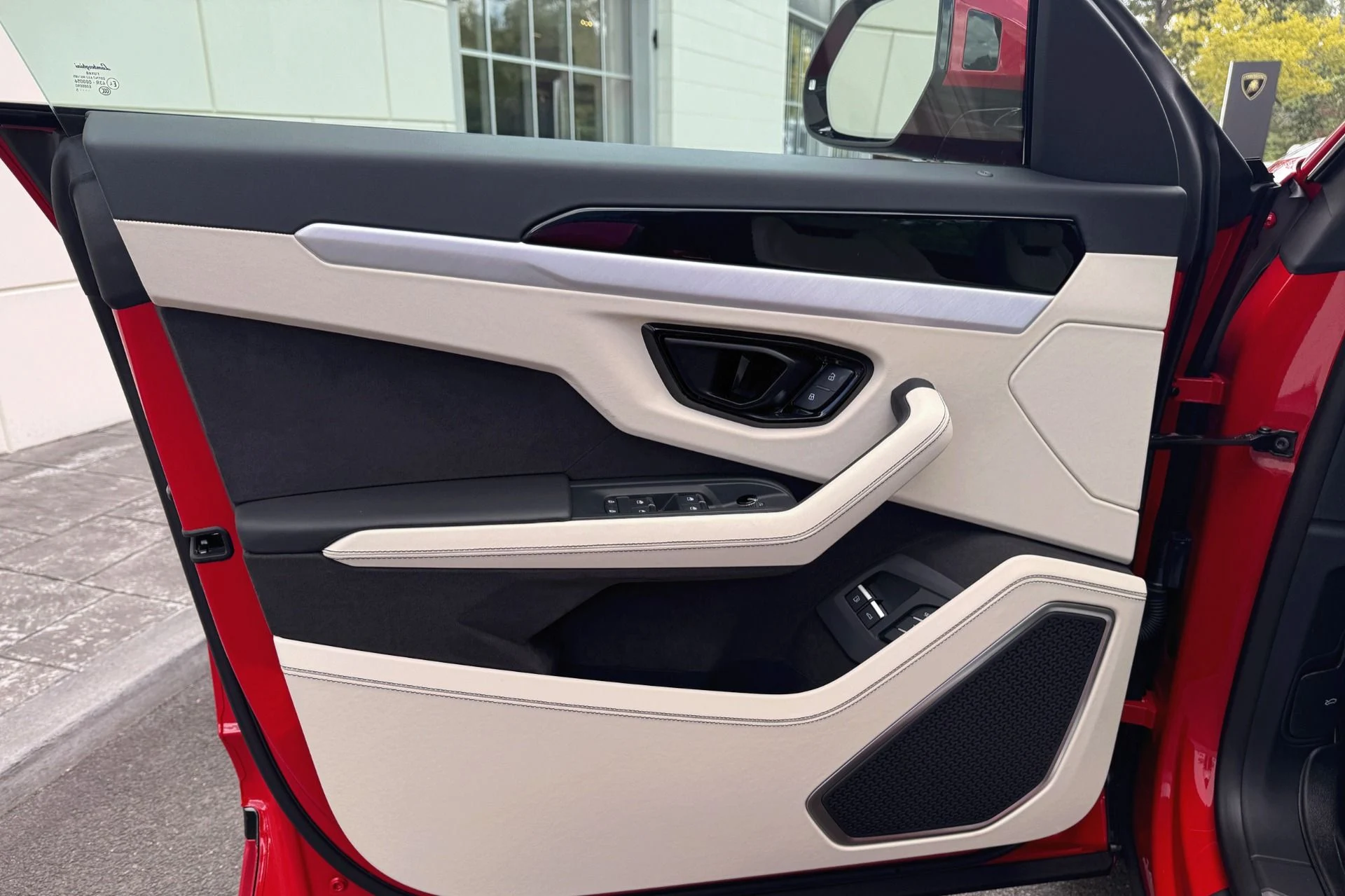 mph024_1285504816_Used_2025_Lamborghini_Urus_SE_1764805404_3a3caa1da3