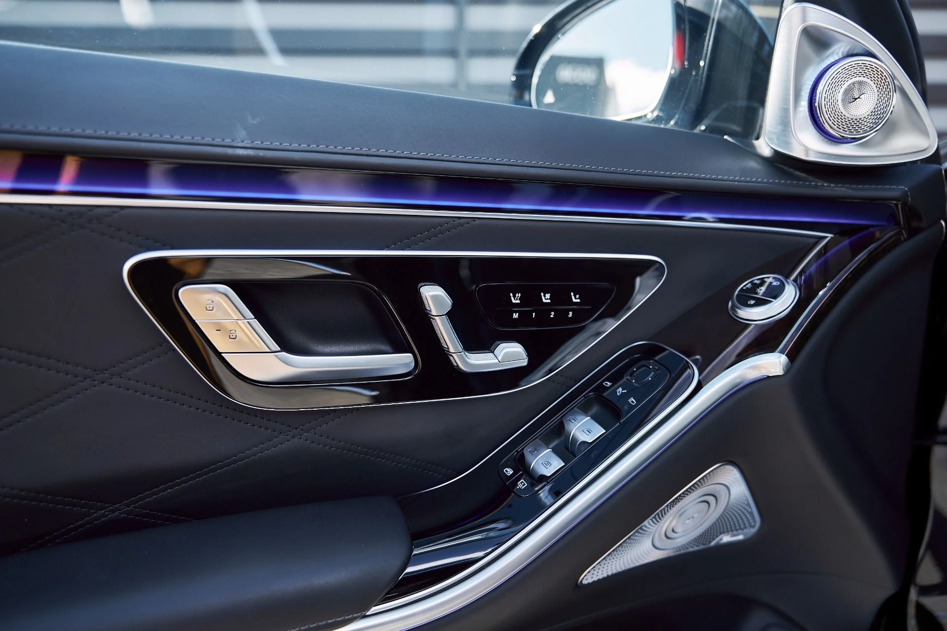 mph024_1287873546_Used_2025_Mercedes_Benz_S_Class_Maybach_S_580_1769305287_4939478923