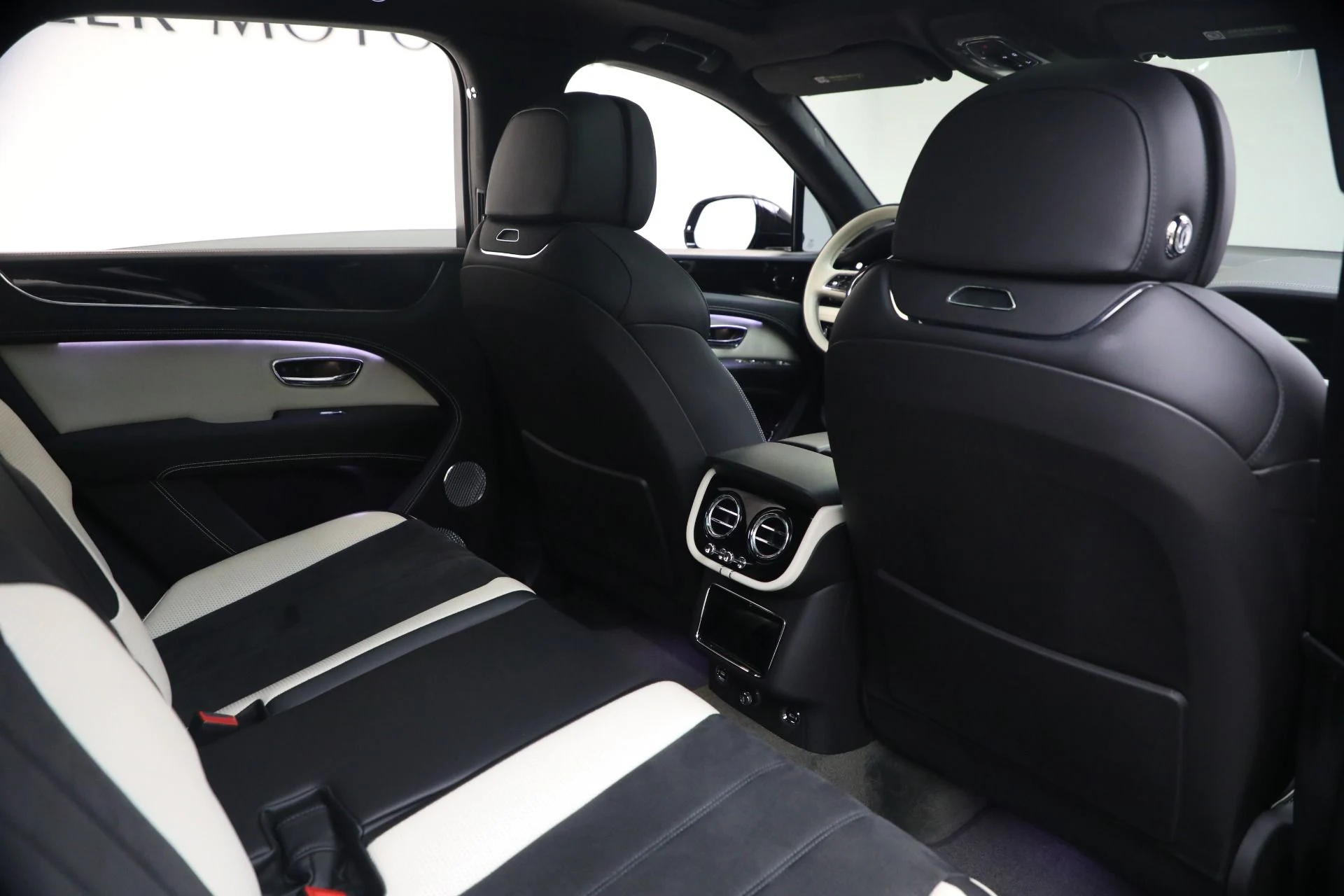 mph024_1294745468_Used_2023_Bentley_Bentayga_S_V8_1764971299_3d48b35d6c