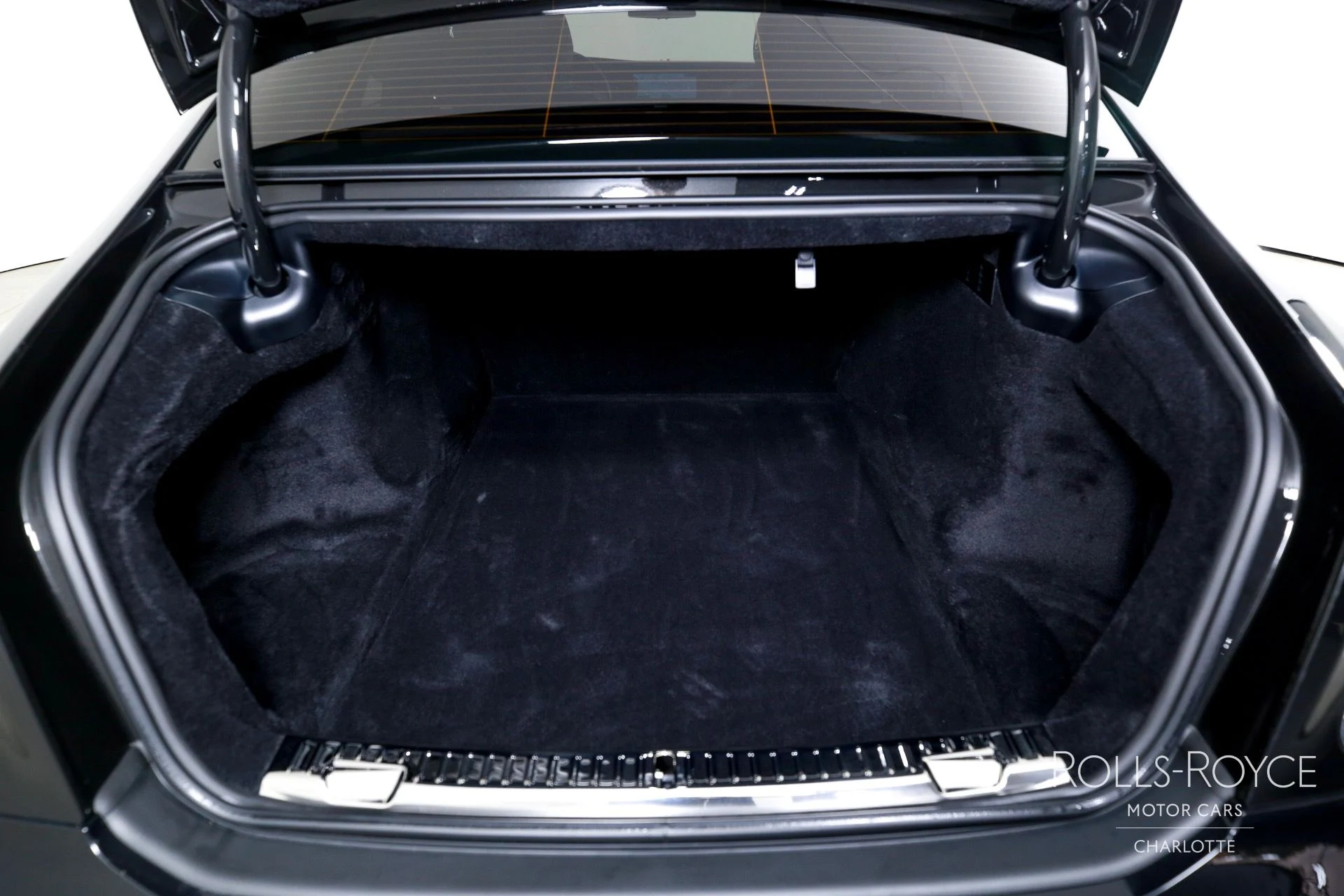mph024_1303159356_Used_2024_Rolls_Royce_Ghost_1755798774_fb43b4ae24
