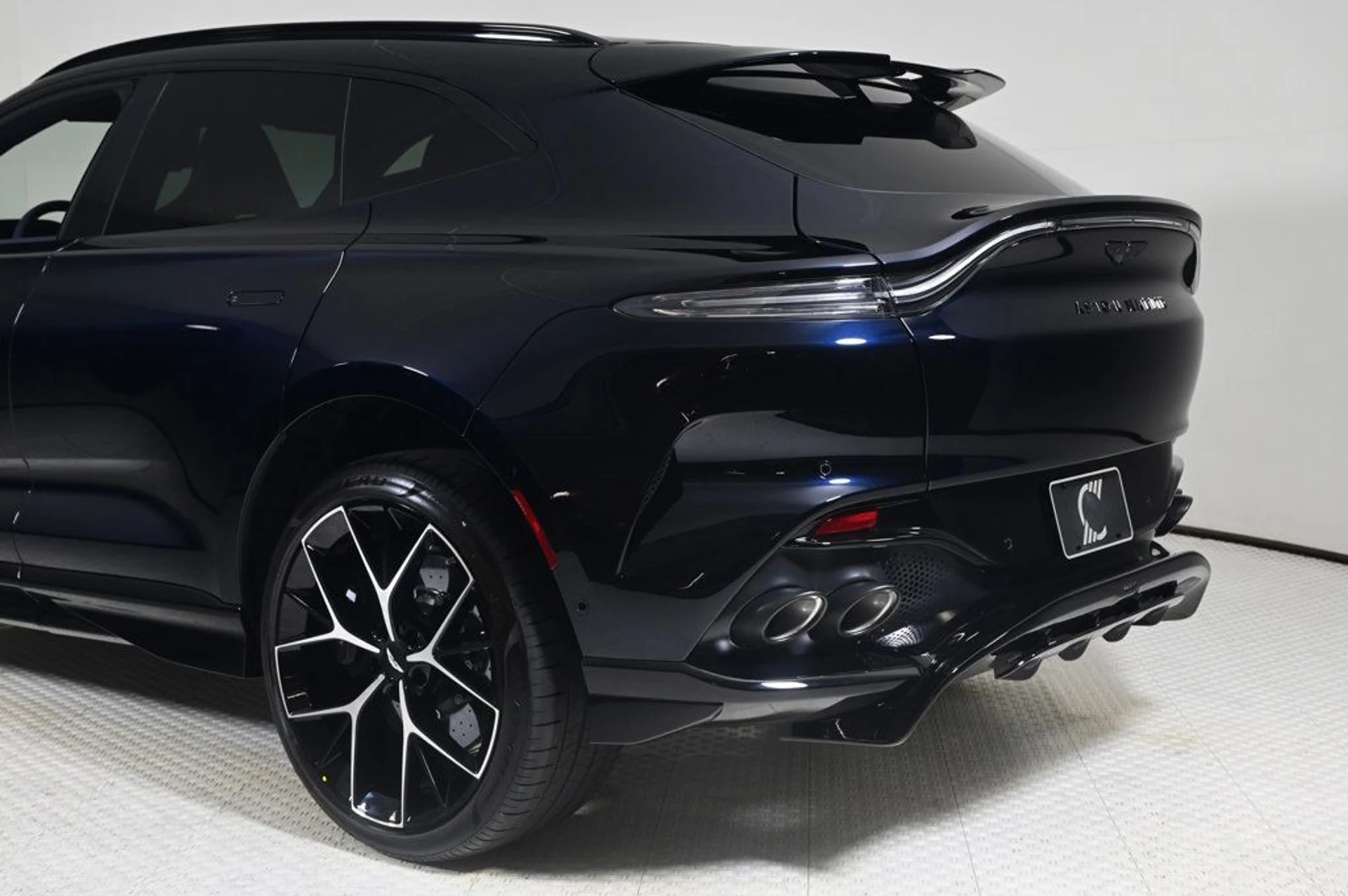 mph024_1306097581_new_2026_aston_martin_dbx_707awd_11350_22956758_25_1024_85fb6eb252