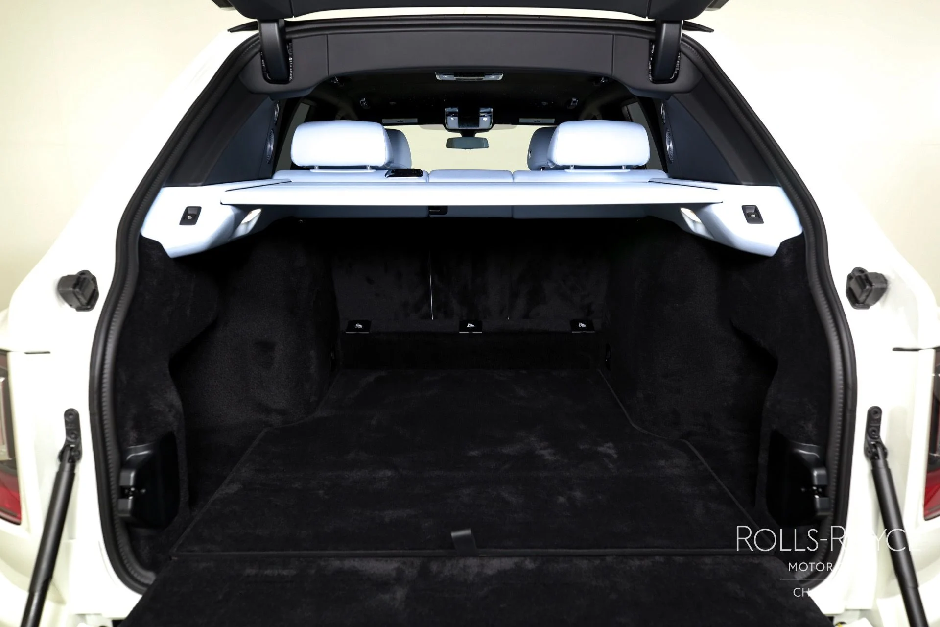 mph024_1312631679_Used_2026_Rolls_Royce_Cullinan_1759509260_2c5339ea08