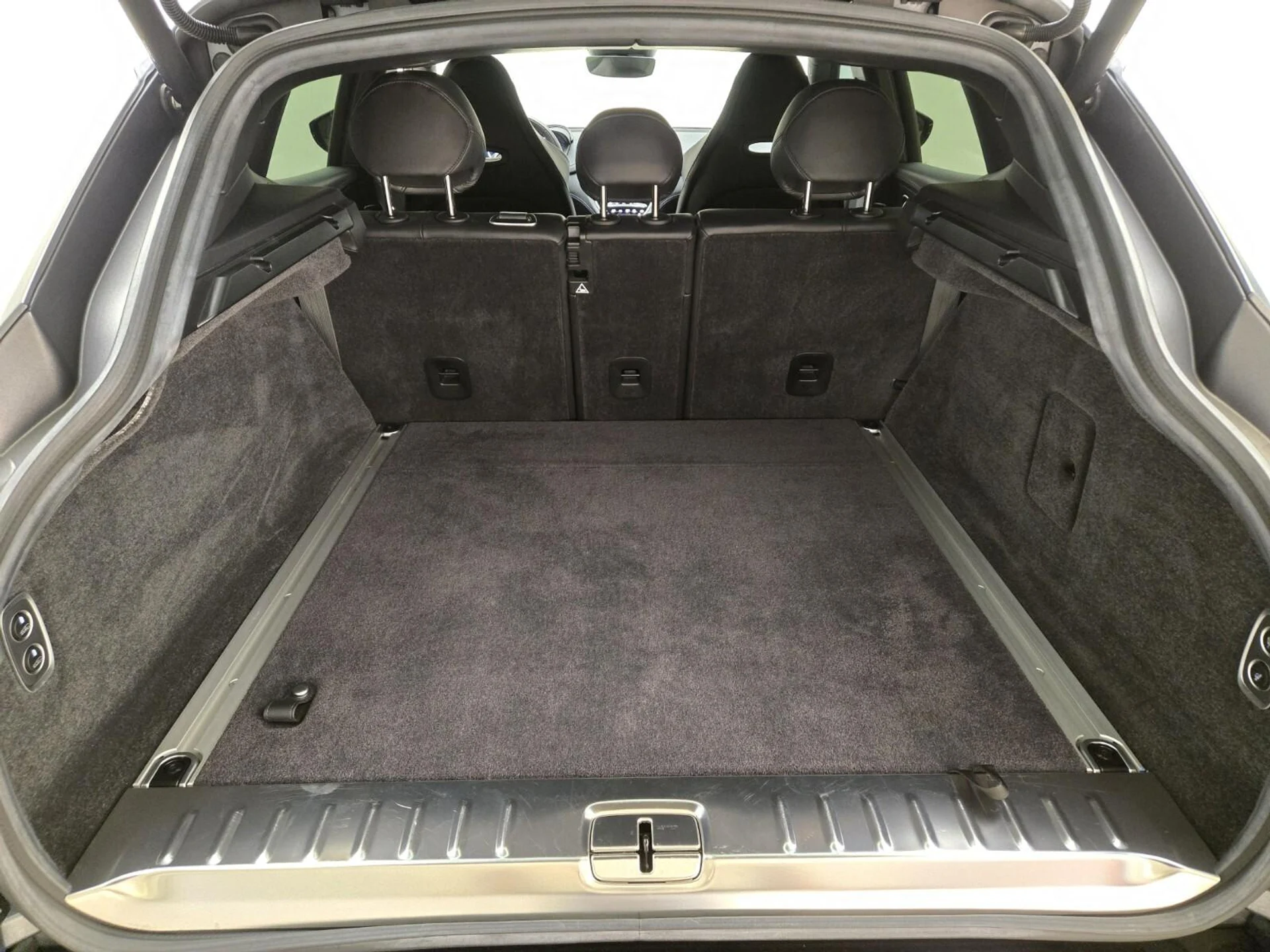 mph024_1315679349_Used_2023_Aston_Martin_DBX_707_1769582753_d61a8be278