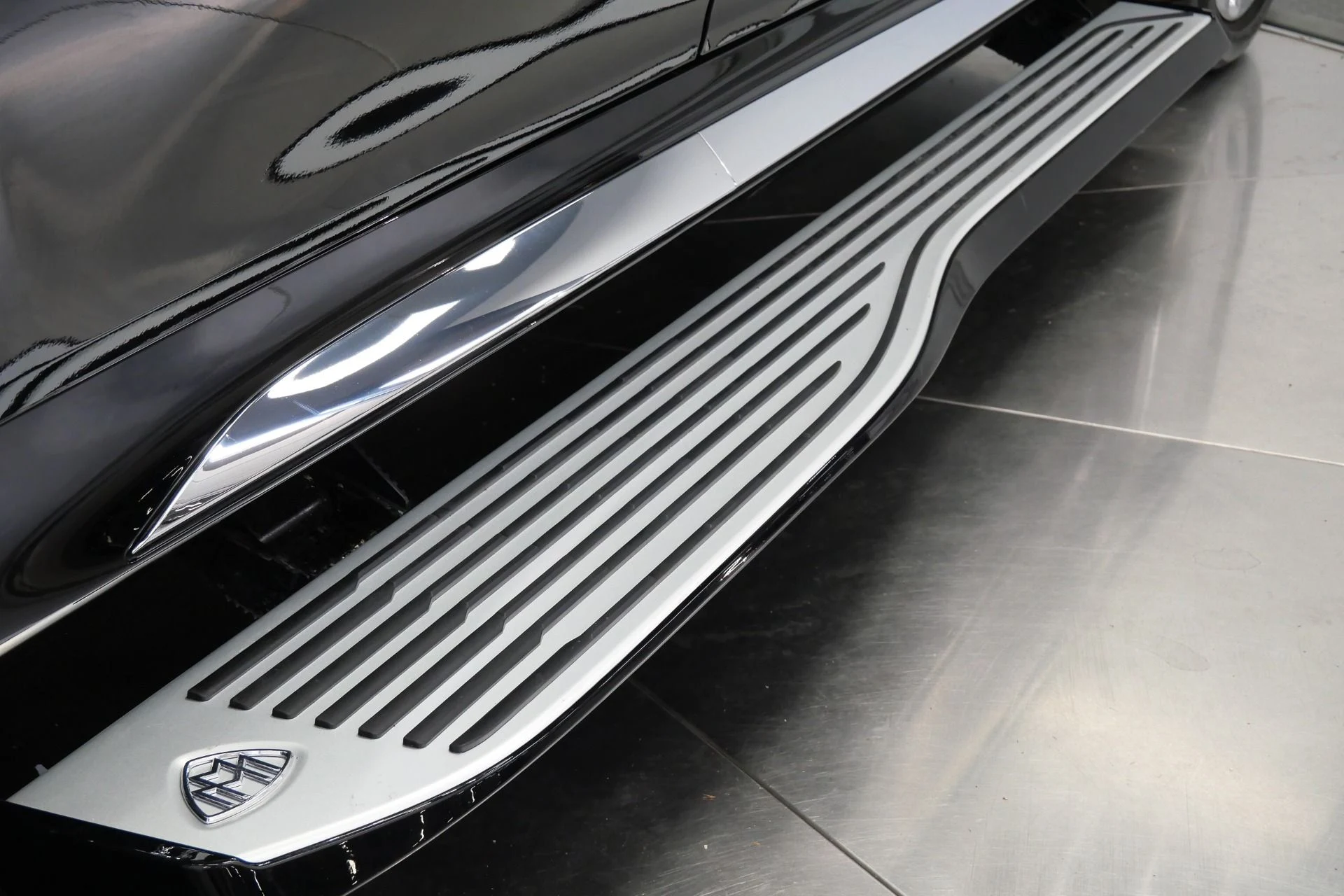 mph024_1318333912_Used_2025_Mercedes_Benz_Maybach_GLS_600_4_MATIC_Monoblock_Wheels_4_Seat_Configuration_Rear_Entertainment_1776793710_073f55df1c