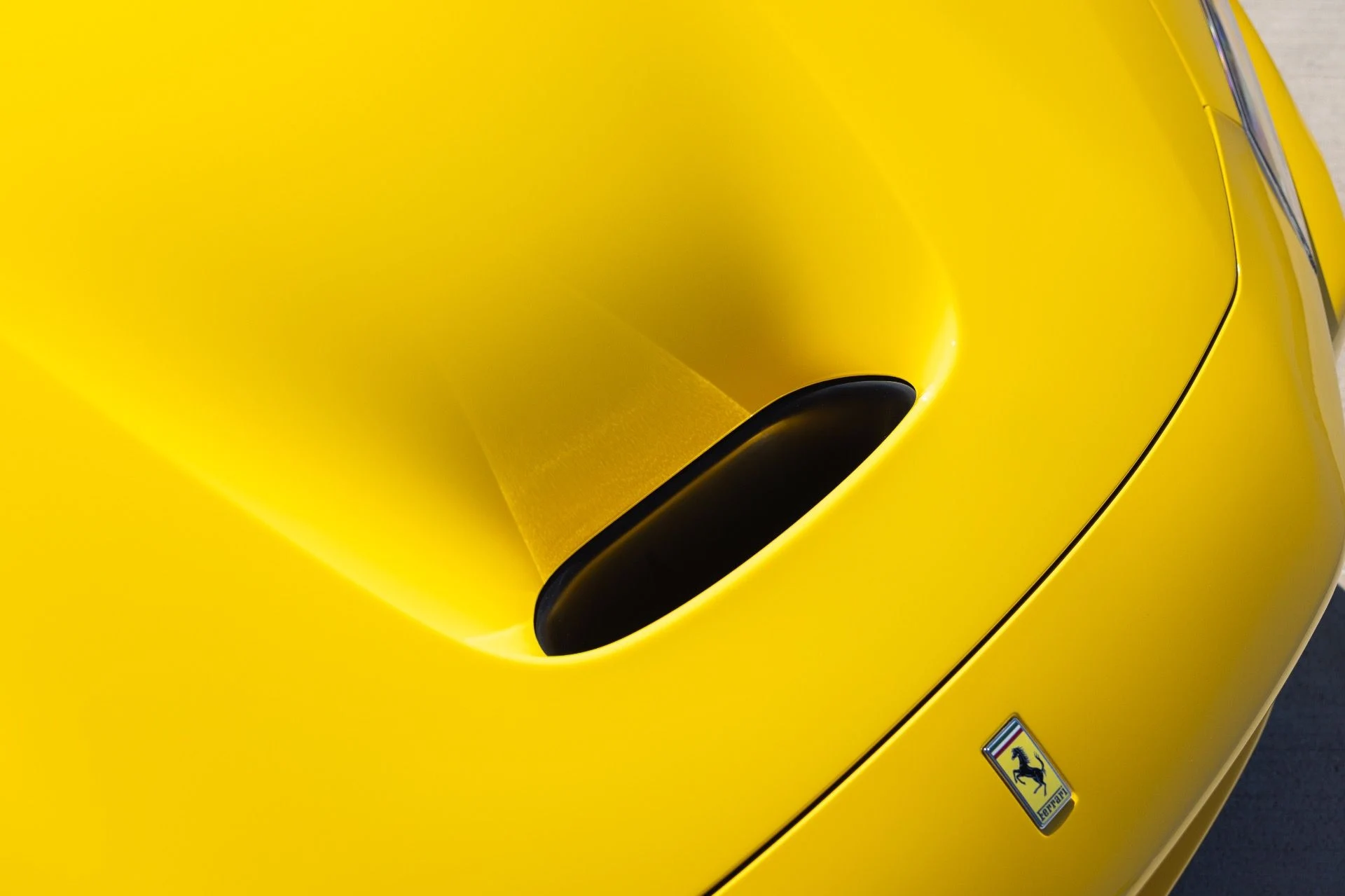 mph024_1322146082_Used_2022_Ferrari_F8_Spider_1790977695_acd4e5fac1