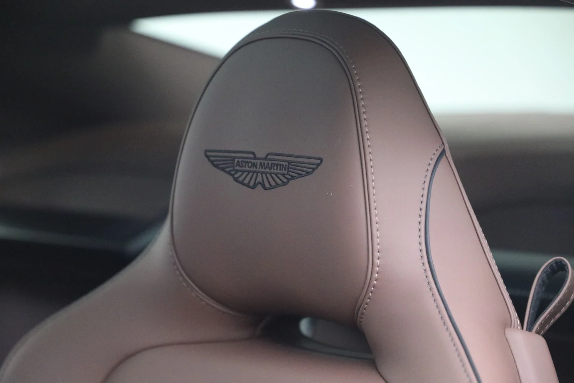 mph024_132336859_Used_2025_Aston_Martin_Vanquish_1791232652_709e2cb88a