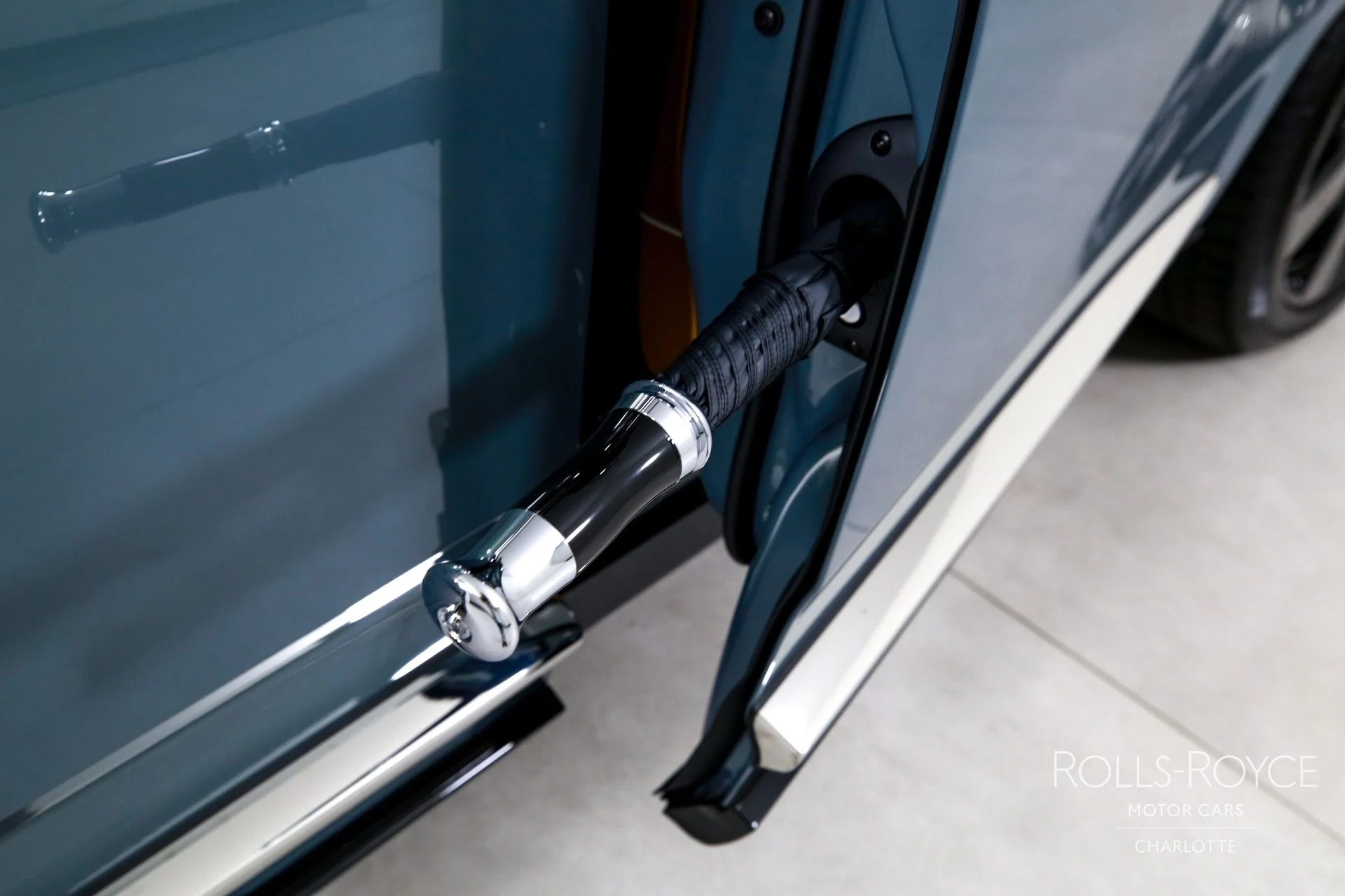 mph024_1326503752_Used_2025_Rolls_Royce_Cullinan_1759510735_b4a5293065