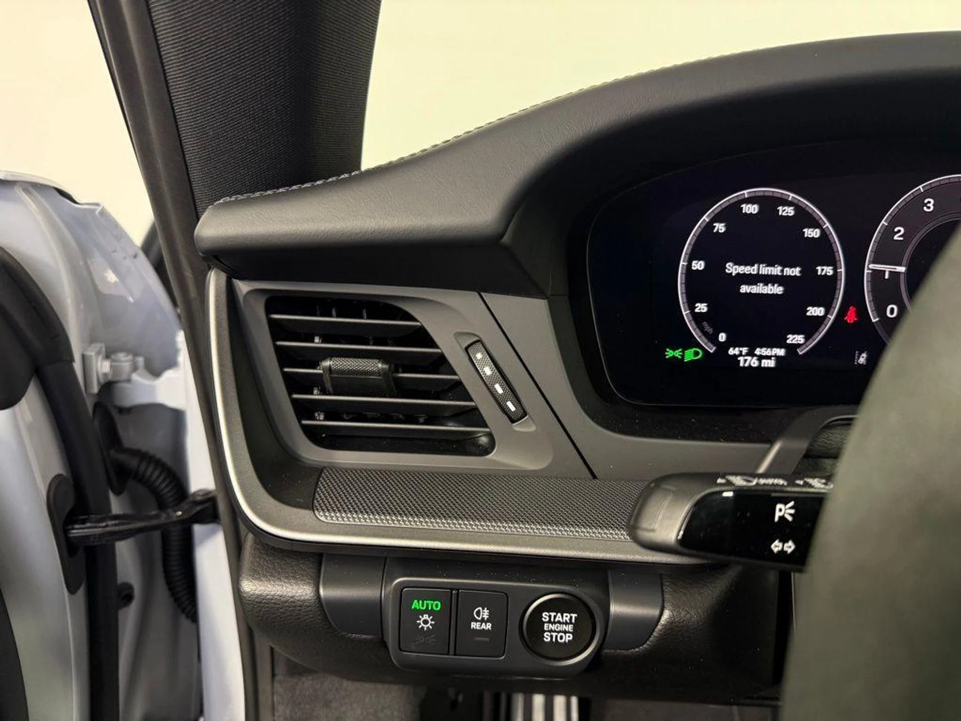 mph024_1327048866_fg_D_Dcfp_R4_By_TUGU_Bdlr4_Tgyy_hw_d23c6a6392