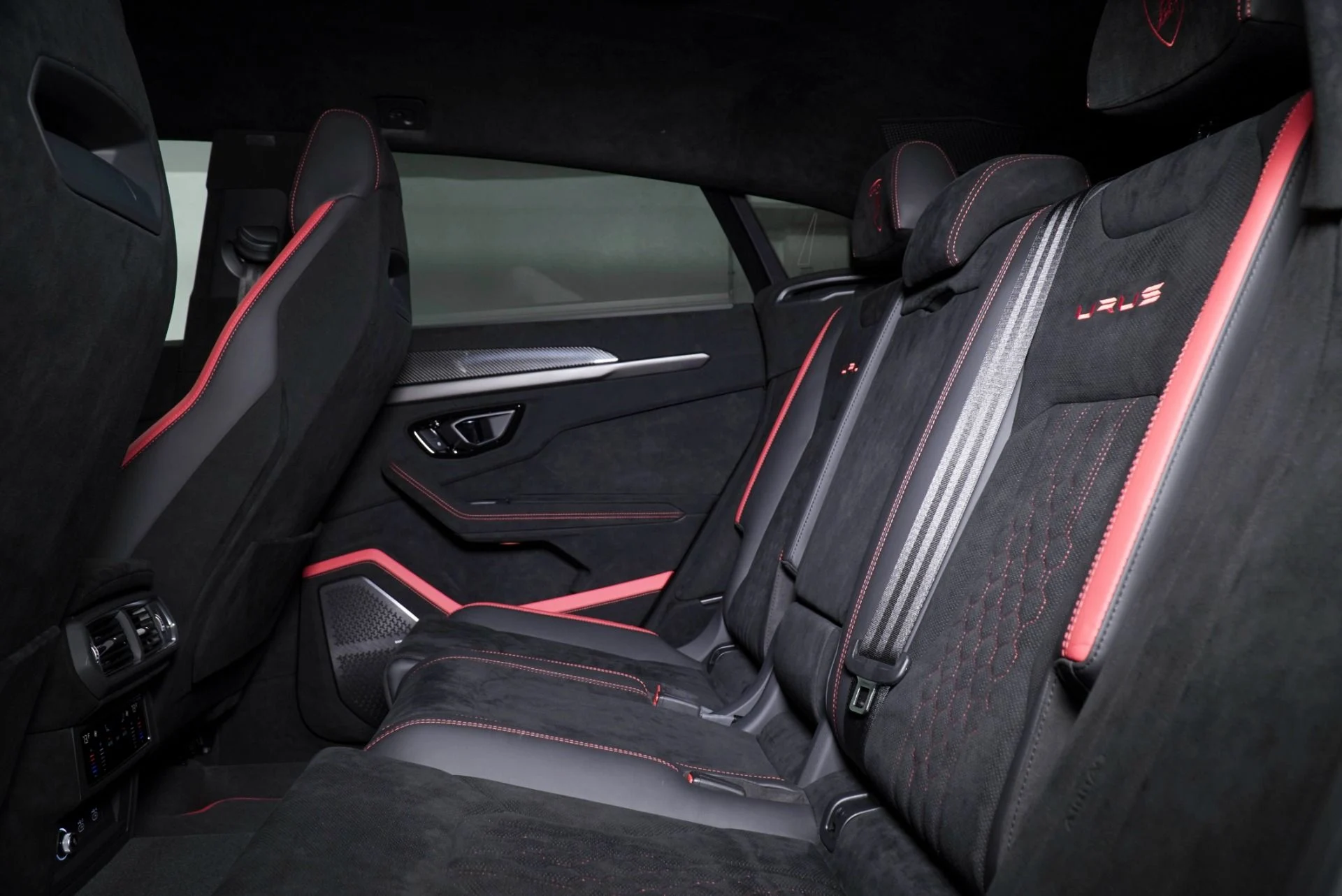 mph024_1332624278_Used_2023_Lamborghini_Urus_Performante_1773400197_204f951b7b