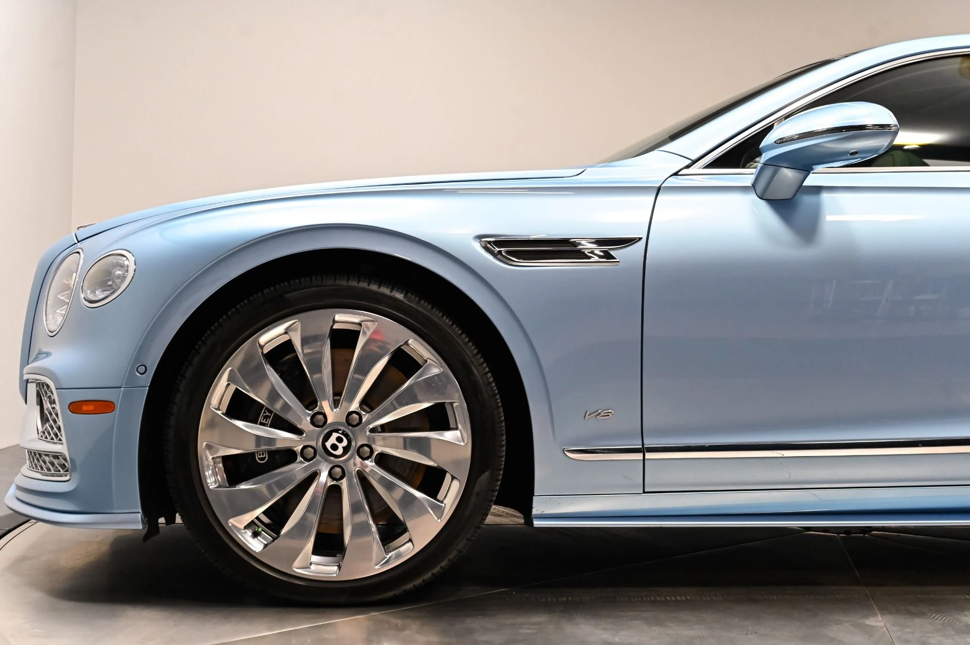mph024_1336808068_Used_2022_Bentley_Flying_Spur_V8_1790876824_d9e44e3453