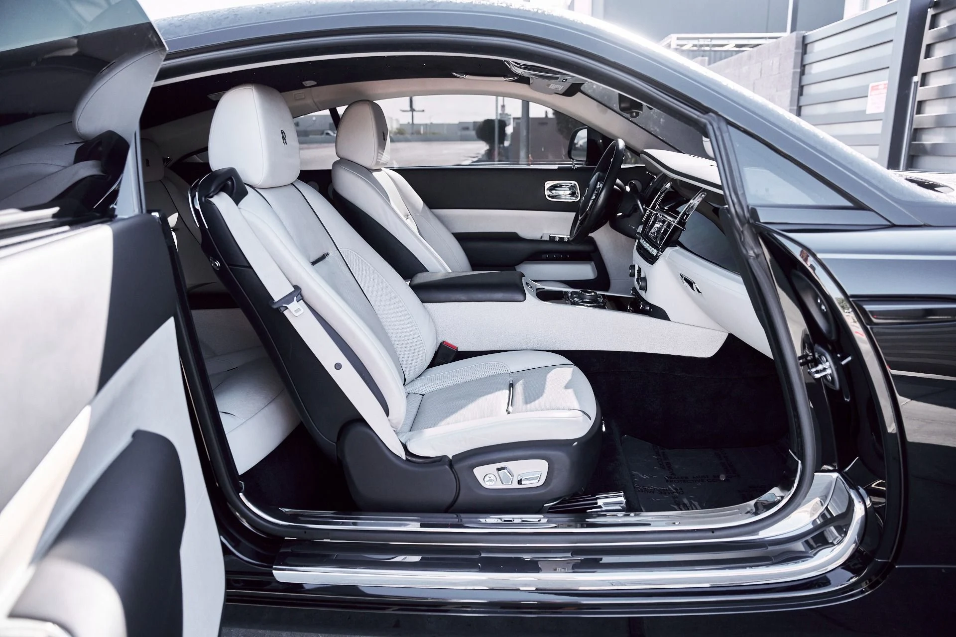 mph024_1345758755_Used_2015_Rolls_Royce_Wraith_1770669821_99c0f9f29d