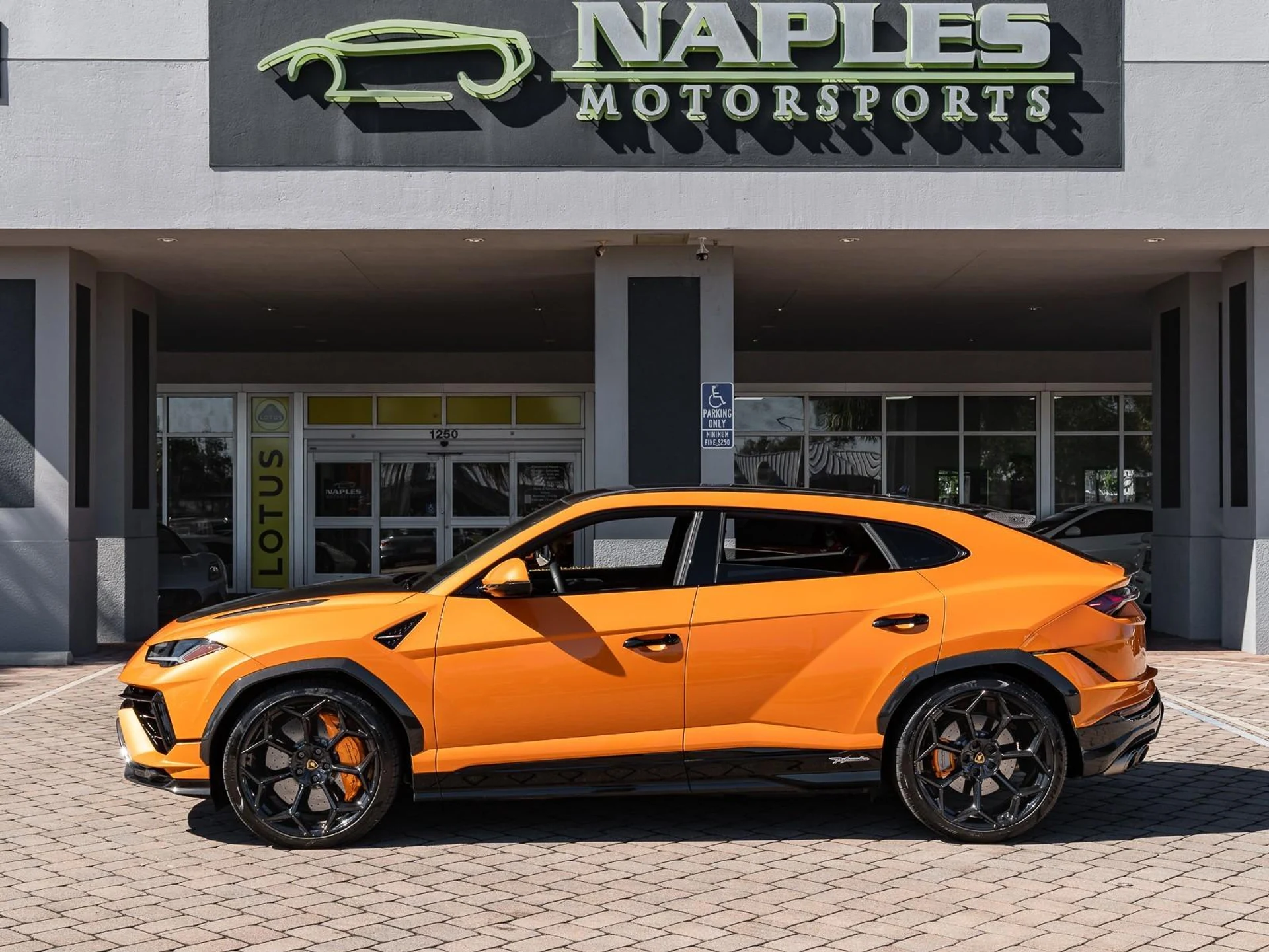 mph024_1360137709_Used_2023_Lamborghini_Urus_Performante_1763068029_835429cacc