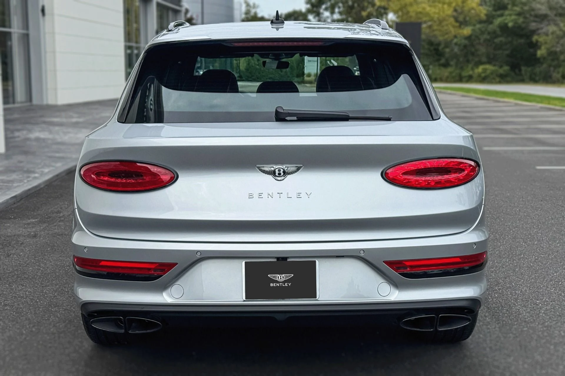 mph024_1362631935_New_2025_Bentley_Bentayga_V8_1757940189_712d77809b