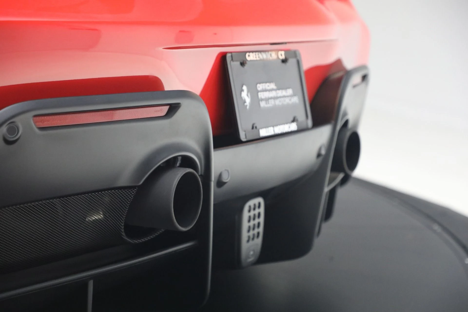 mph024_1380684370_Used_2019_Ferrari_488_Pista_1777044091_2805878d96