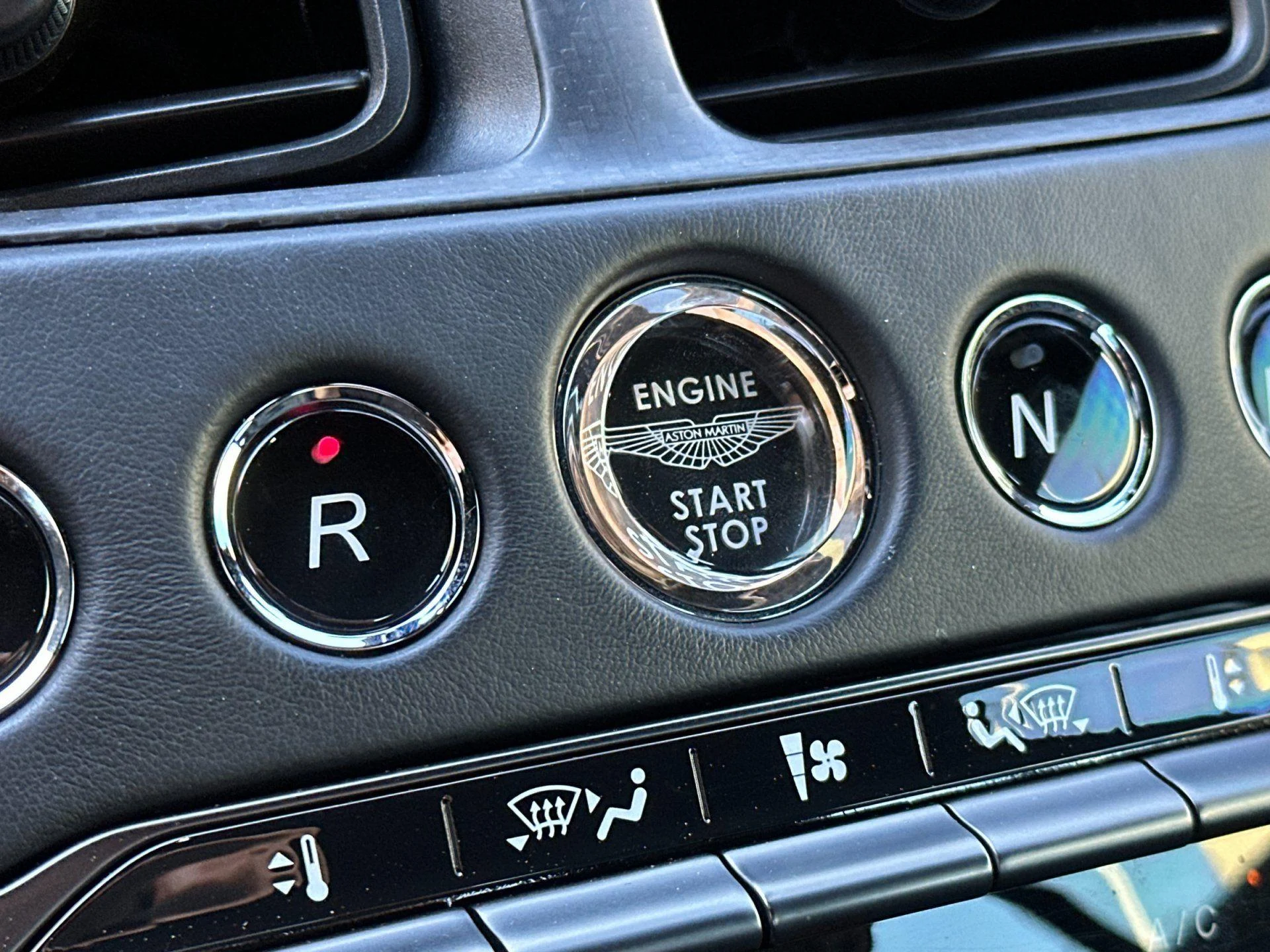 mph024_1385821151_Used_2019_Aston_Martin_DBS_Superleggera_1772634293_6d4fc73754