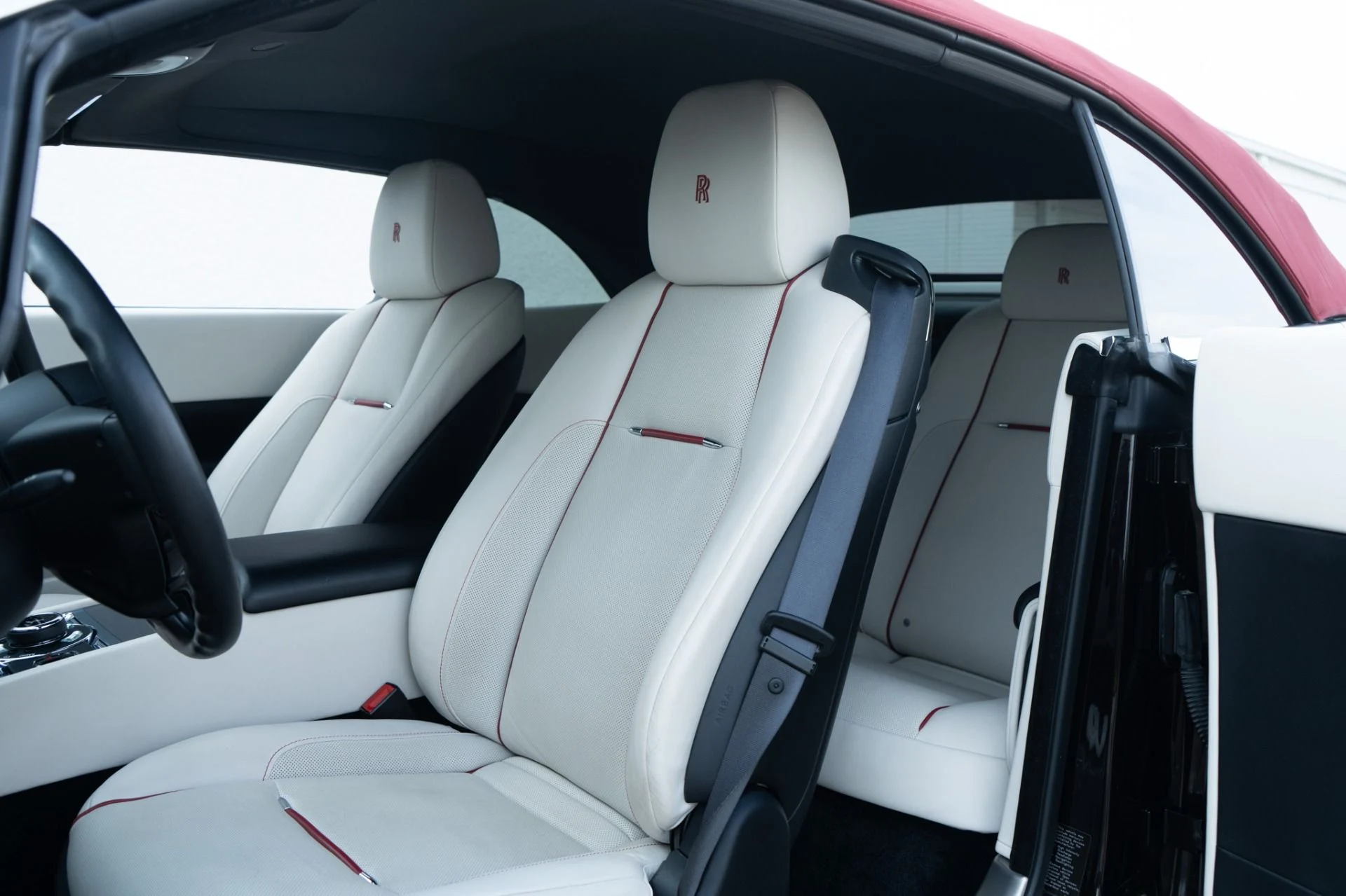 mph024_1388150111_Used_2017_Rolls_Royce_Dawn_1771784248_f45e6e3759