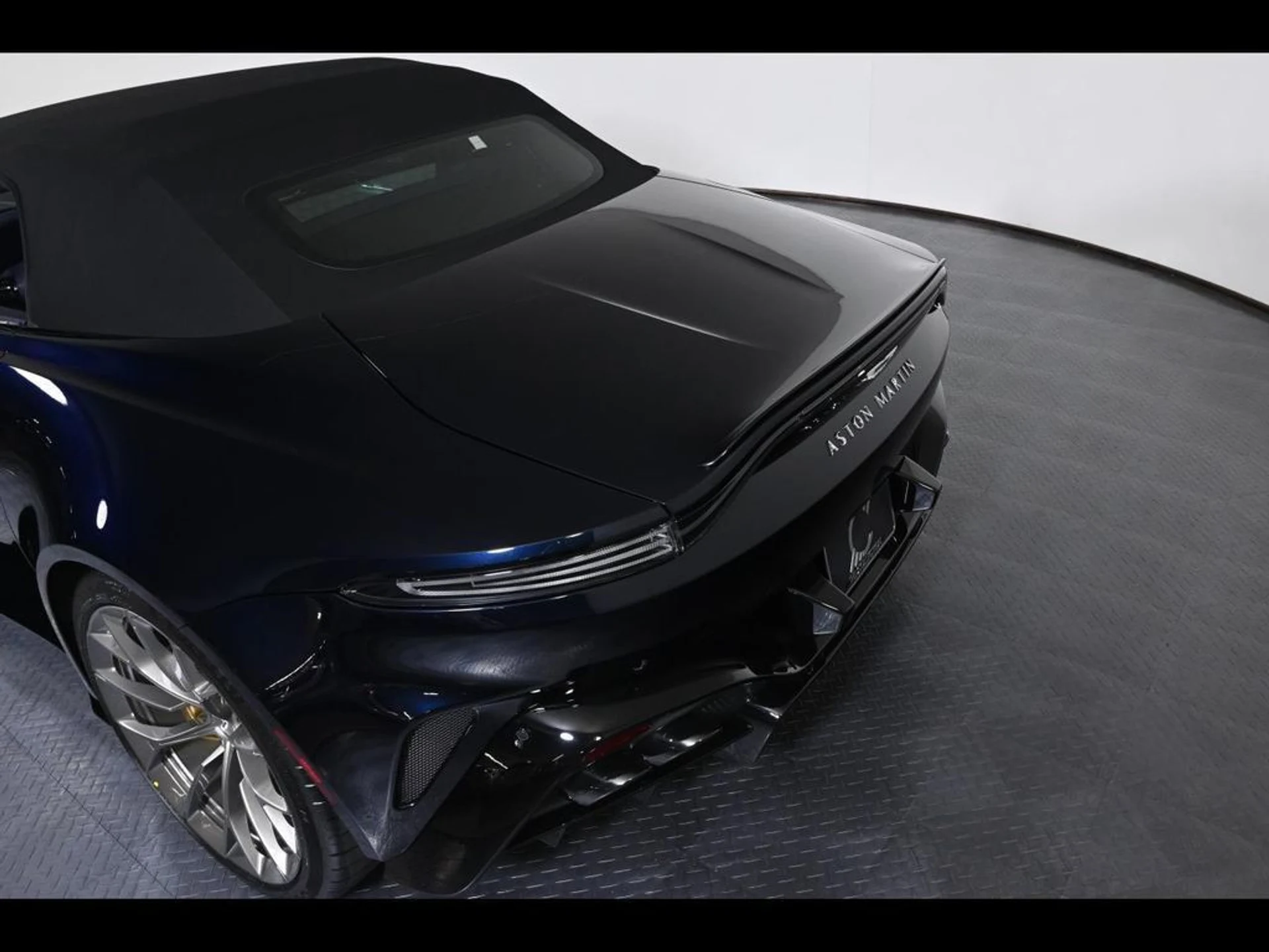mph024_1390366472_new_2026_aston_martin_vantage_sroadster_11350_23075062_25_1024_20341bd4c3