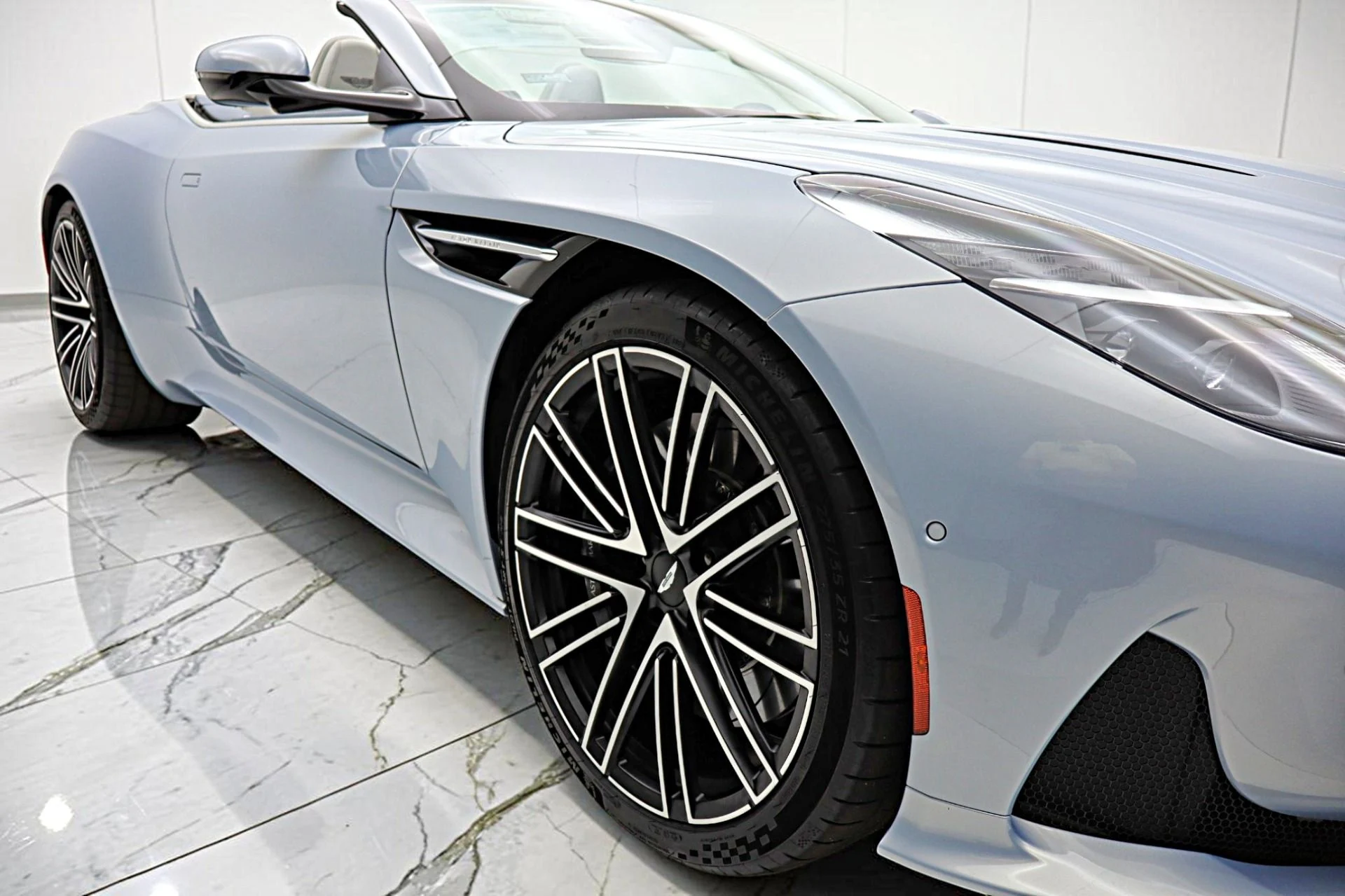 mph024_1391887986_New_2026_Aston_Martin_DB_12_Volante_3fc7385a3f