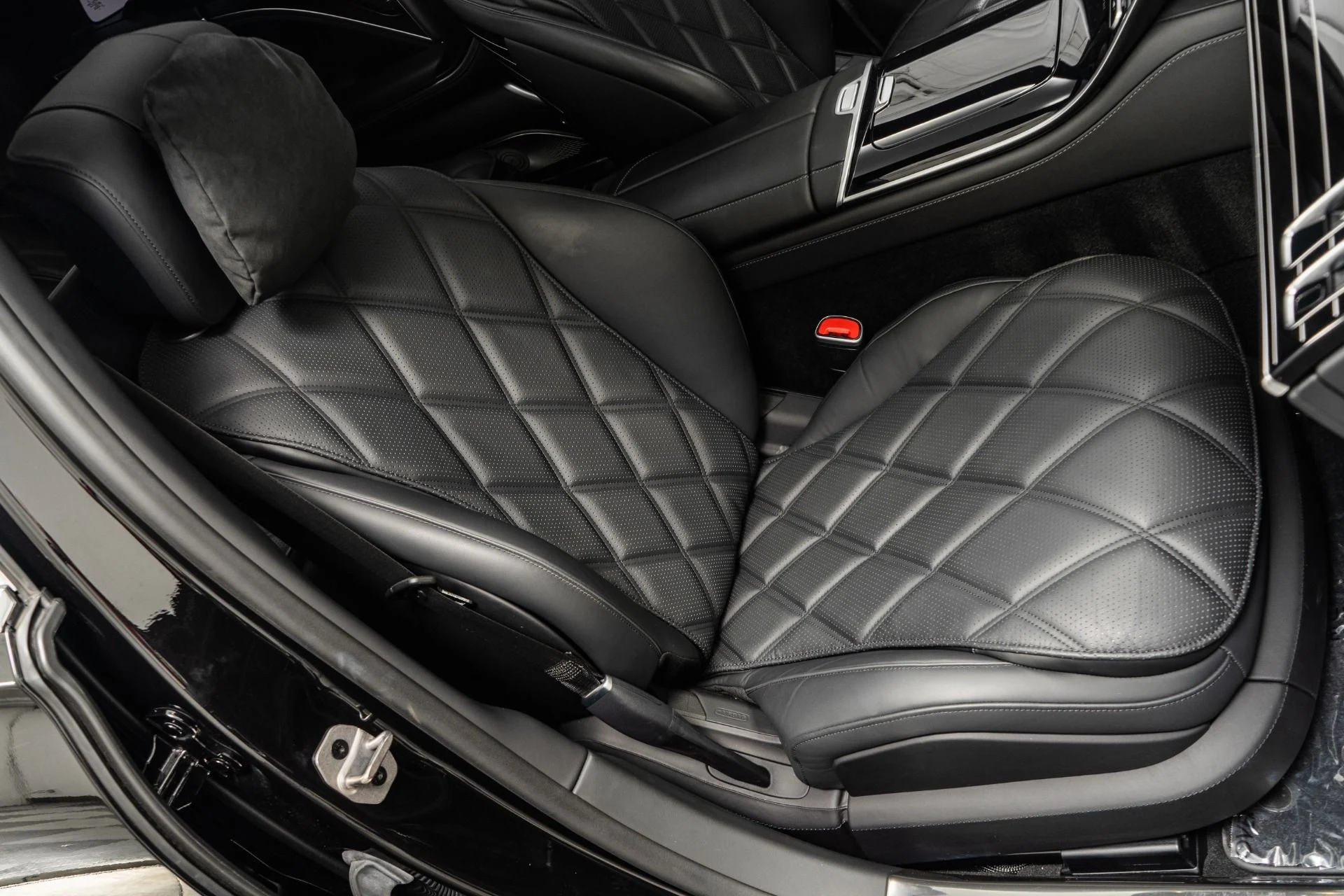 mph024_1392204501_Used_2023_Mercedes_Benz_Mercedes_Maybach_S_680_Executive_Rear_Seat_Package_V12_Power_Immense_Room_1759929527_f5a5e12139