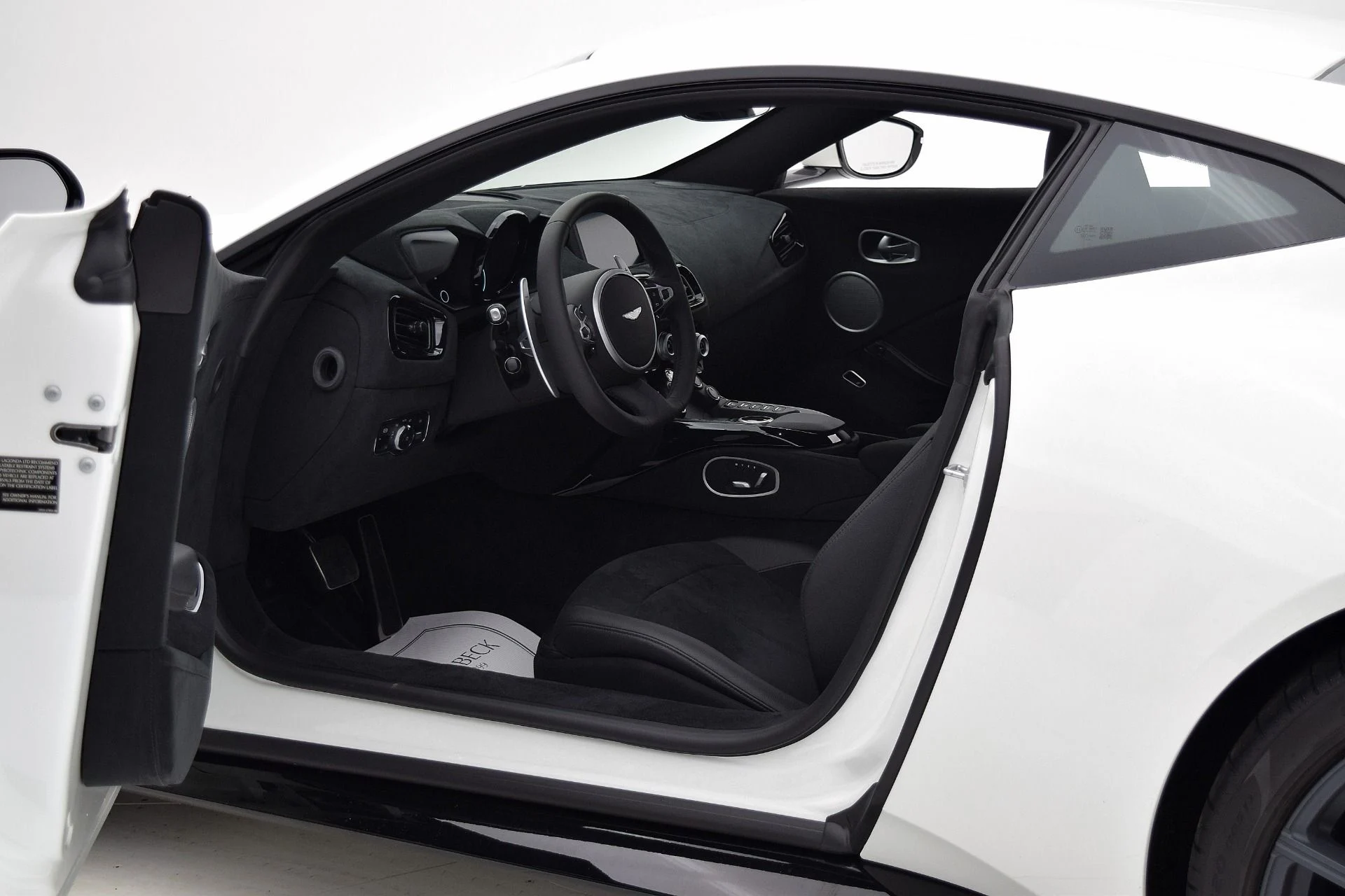 mph024_1392921010_Used_2020_Aston_Martin_Vantage_Coupe_02b6cc5cf7