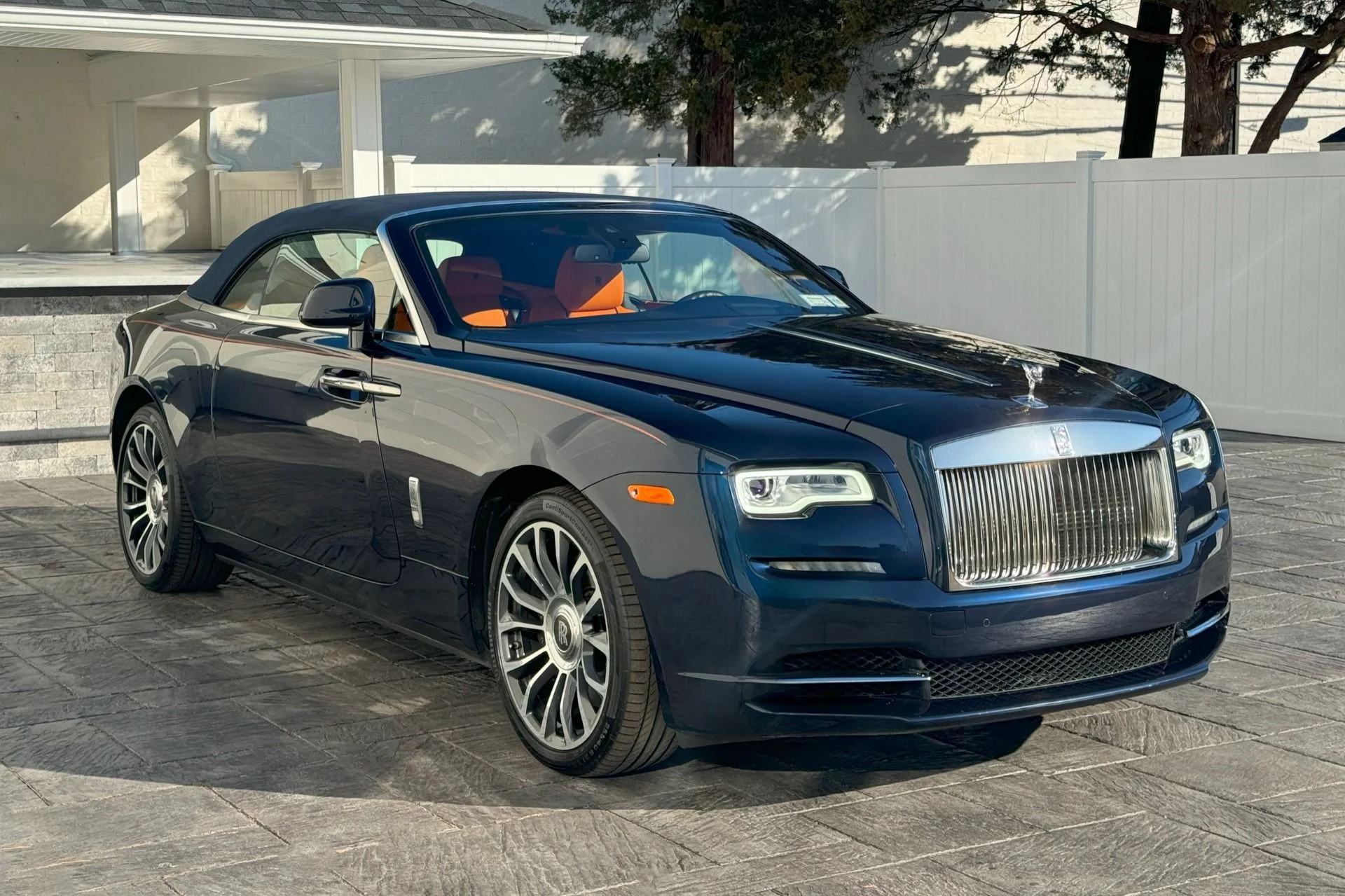 mph024_1395352875_Used_2019_Rolls_Royce_Dawn_1739202183_b9ad4ab6d8