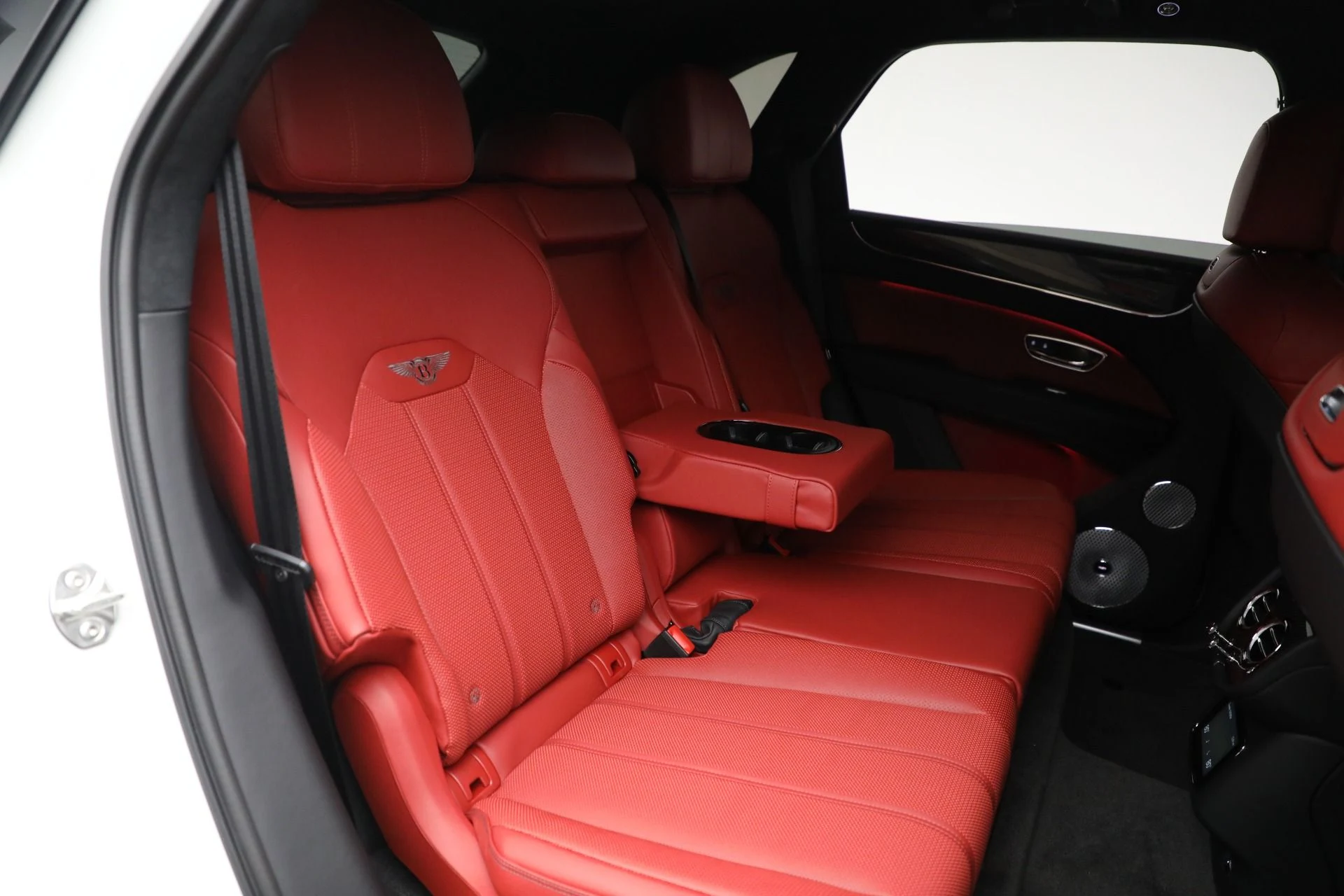 mph024_1395953135_New_2025_Bentley_Bentayga_V8_24aea80bb3