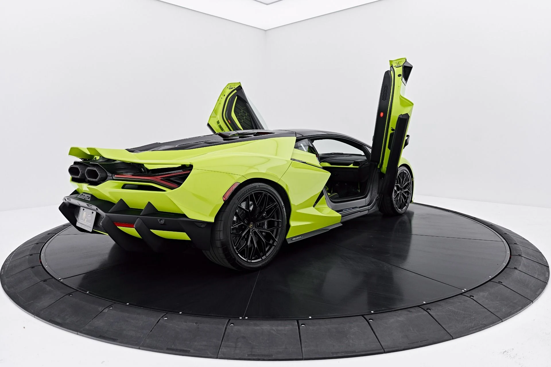 mph024_140920864_Used_2026_Lamborghini_Revuelto_Base_1788485623_07c7a69f05