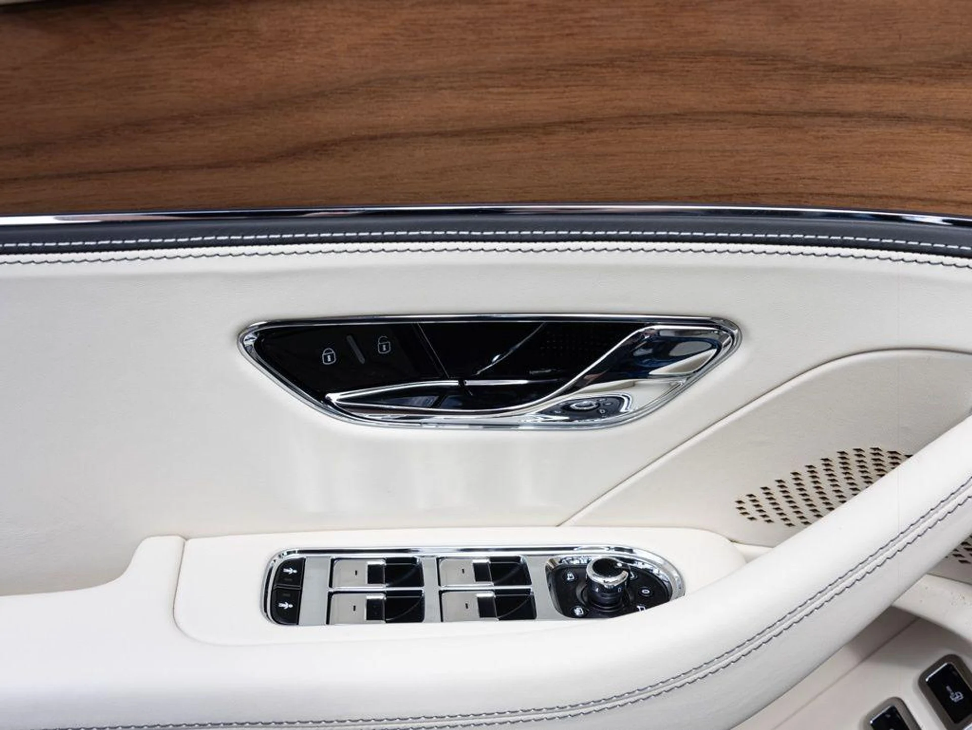 mph024_1409334082_500853698_69ac49da42328134f501cffa_056a68bce7