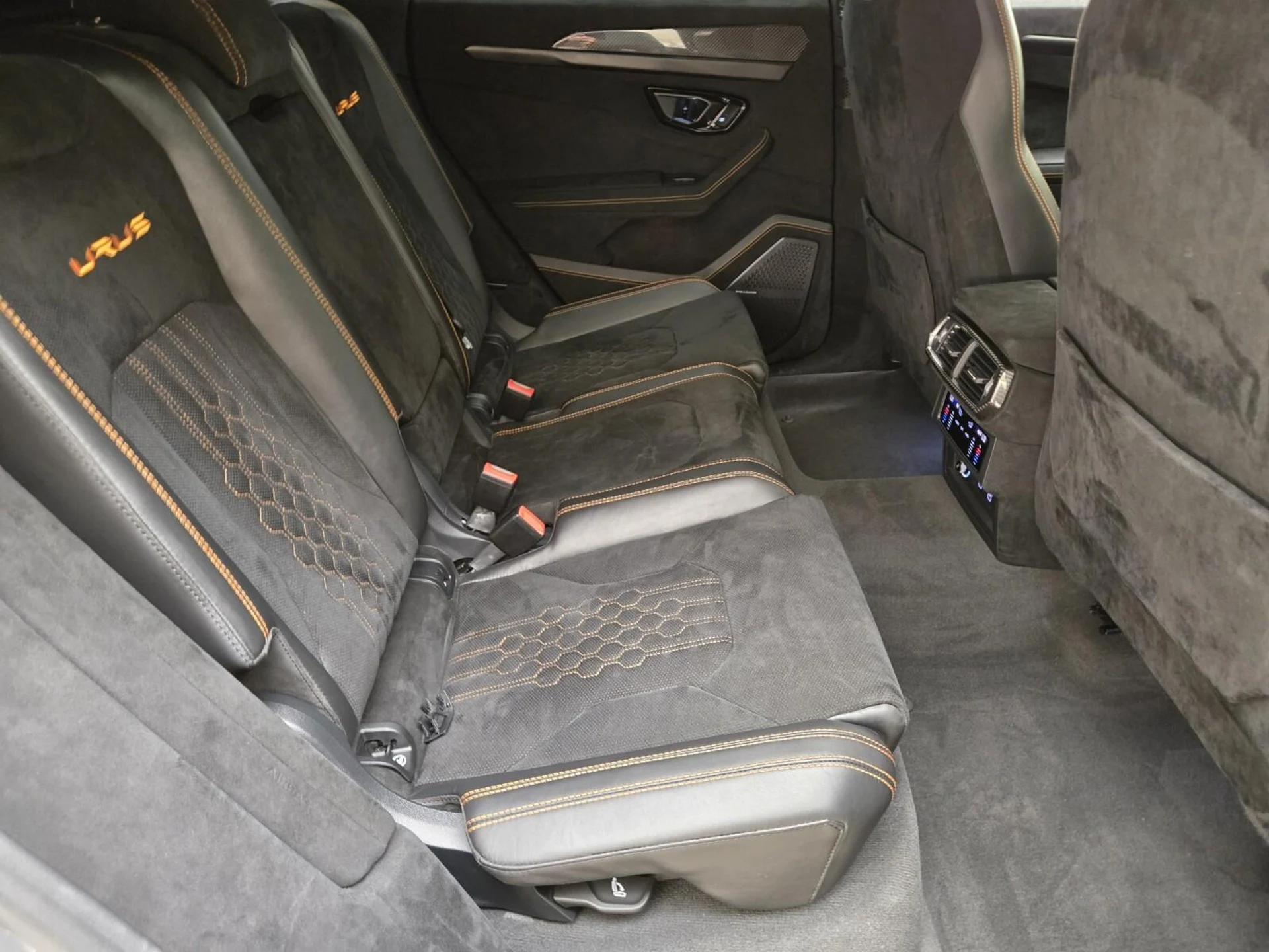 mph024_1409626237_Used_2023_Lamborghini_Urus_Performante_1777095816_02210a7af0