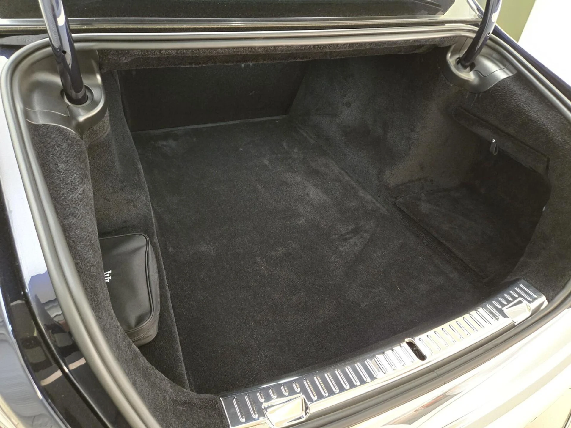mph024_1411378815_Used_2023_Rolls_Royce_Phantom_1755413496_b512c8796d