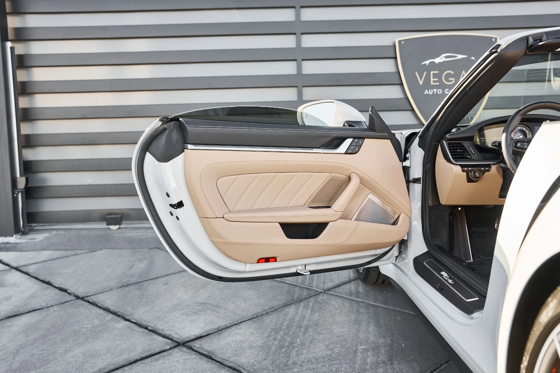 mph024_1411655864_Used_2024_Porsche_911_Turbo_1768616345_7de9ada9d4