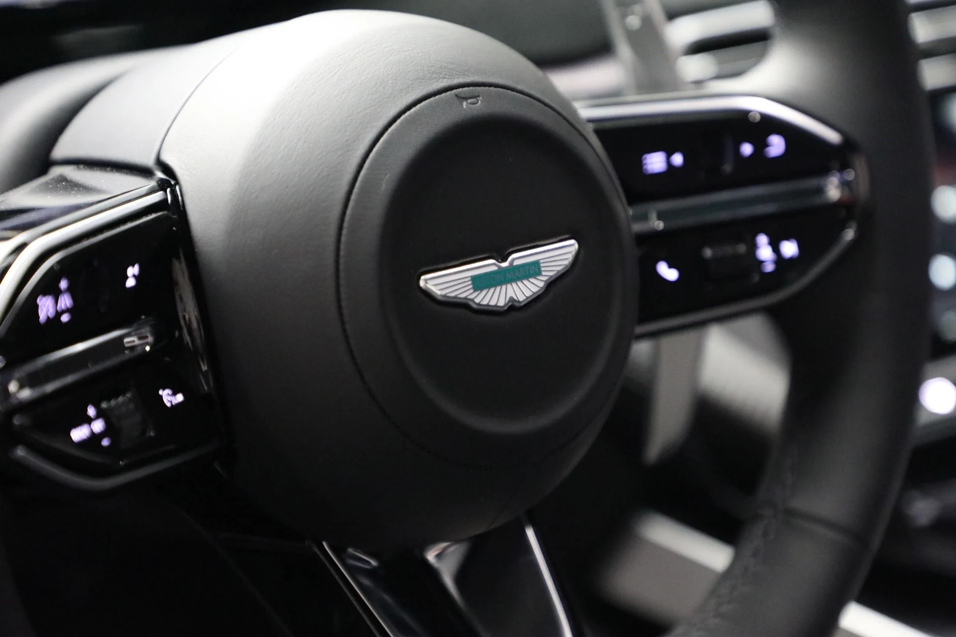 mph024_1420144099_New_2025_Aston_Martin_Vanquish_e32df45079