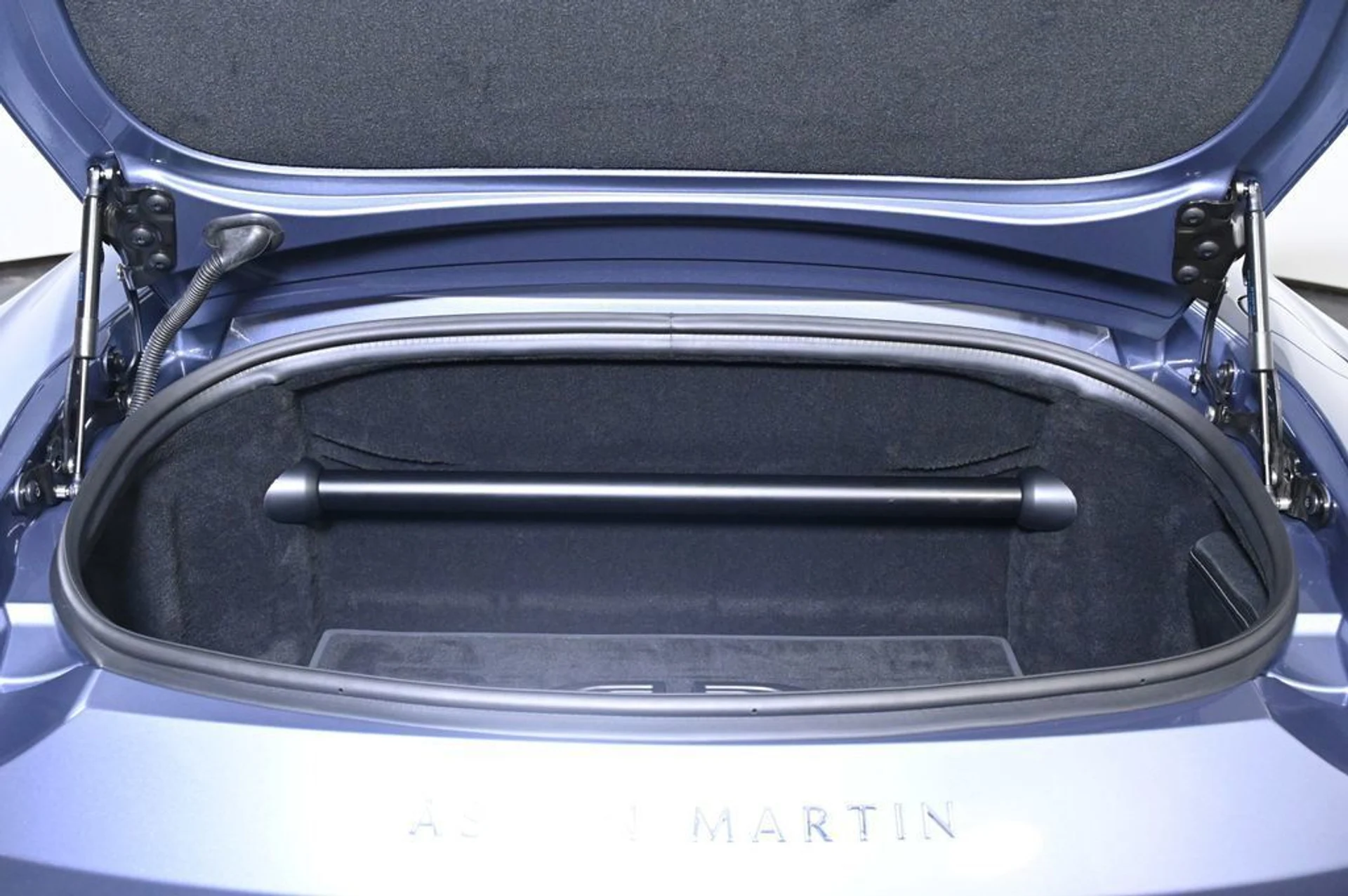 mph024_142239535_new_2026_aston_martin_vantage_sroadster_11350_23022148_25_1024_84ddbe71f0