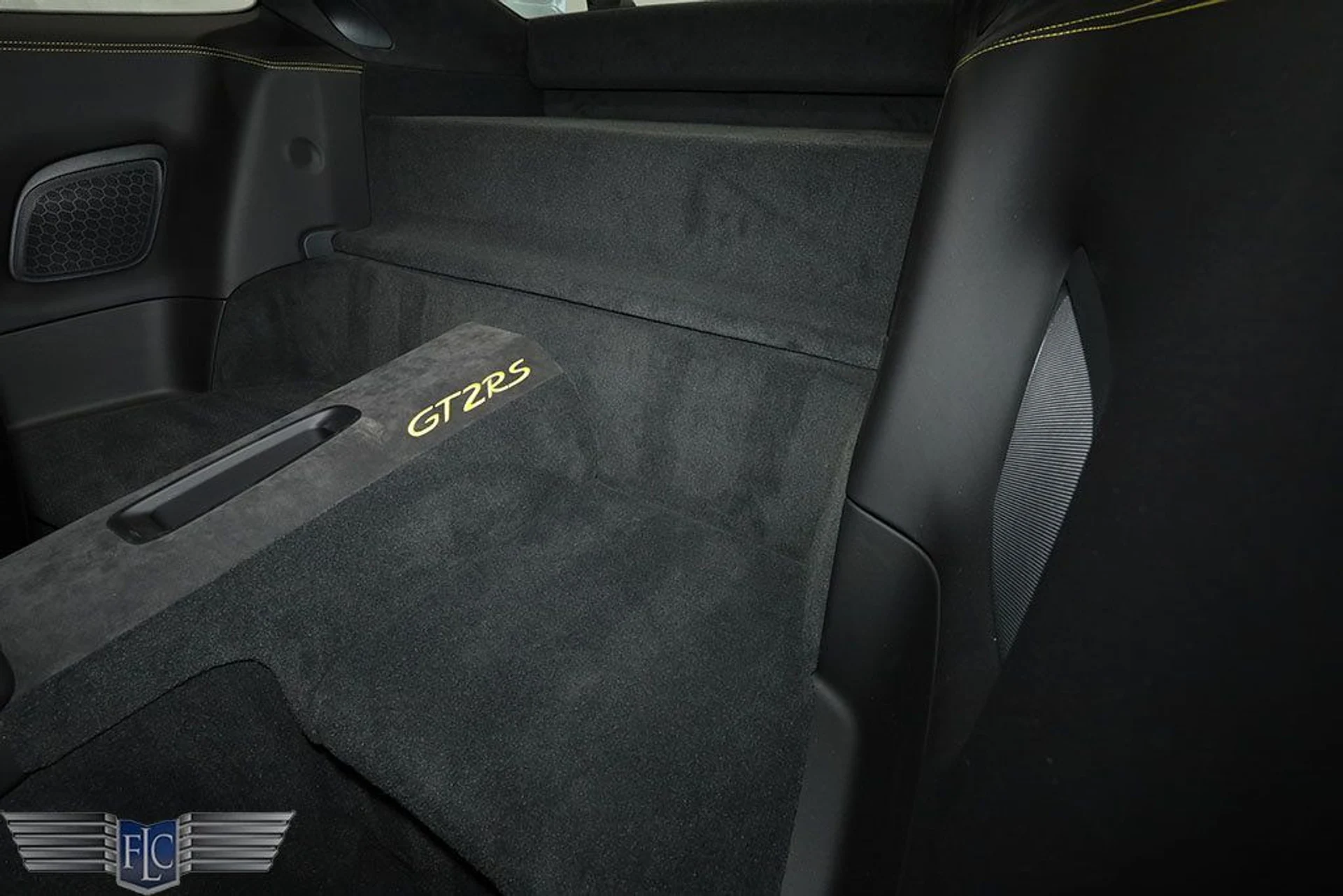 mph024_1429922965_used_2018_porsche_911_gt2rs_9689_22985277_25_1024_0248fa3c66