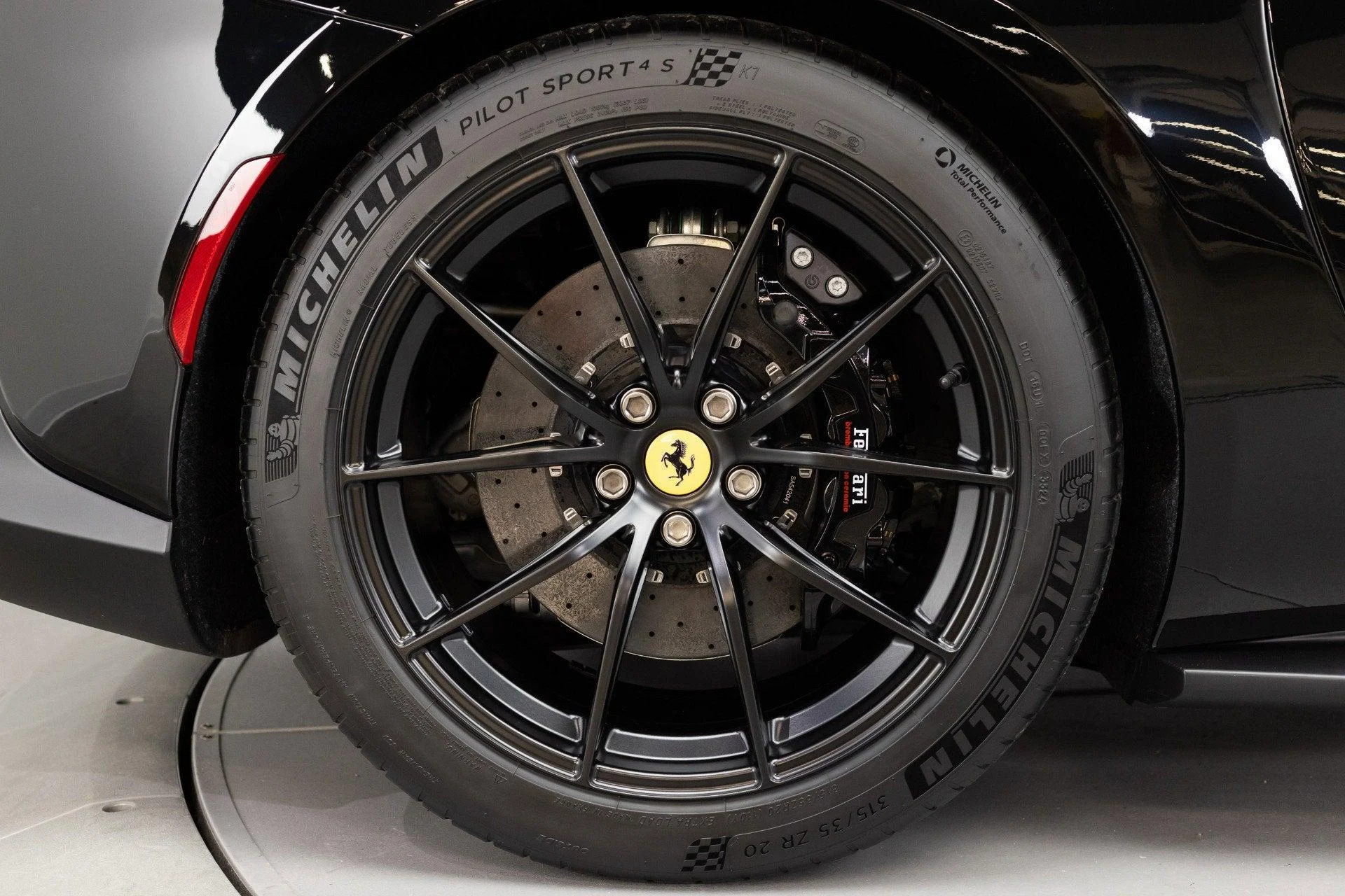 mph024_1436507377_Used_2021_Ferrari_812_GTS_1778853176_dc4e7d289f