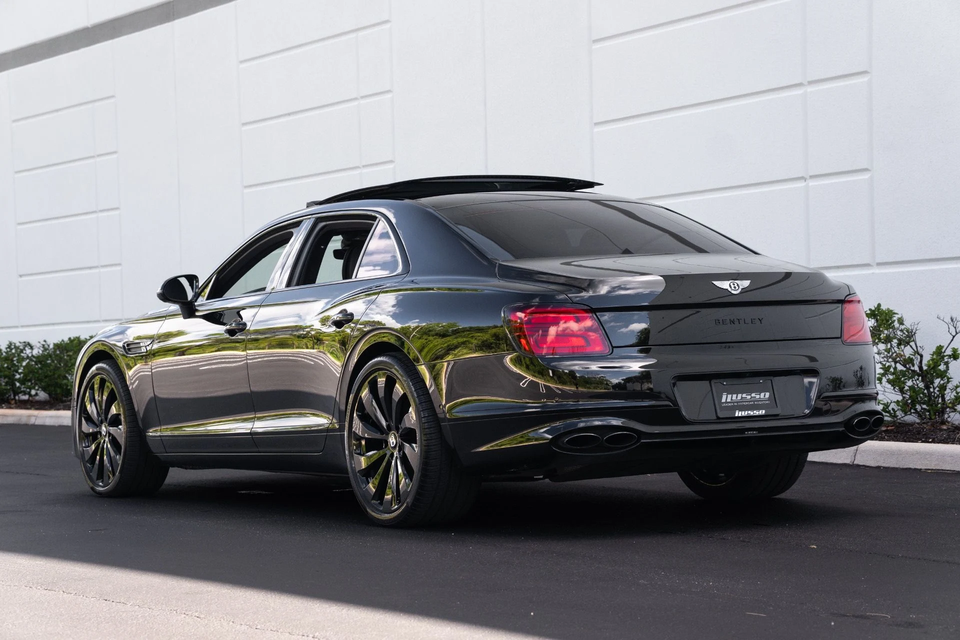 mph024_1449570586_Used_2023_Bentley_Flying_Spur_S_V8_1778782784_97ef440a31